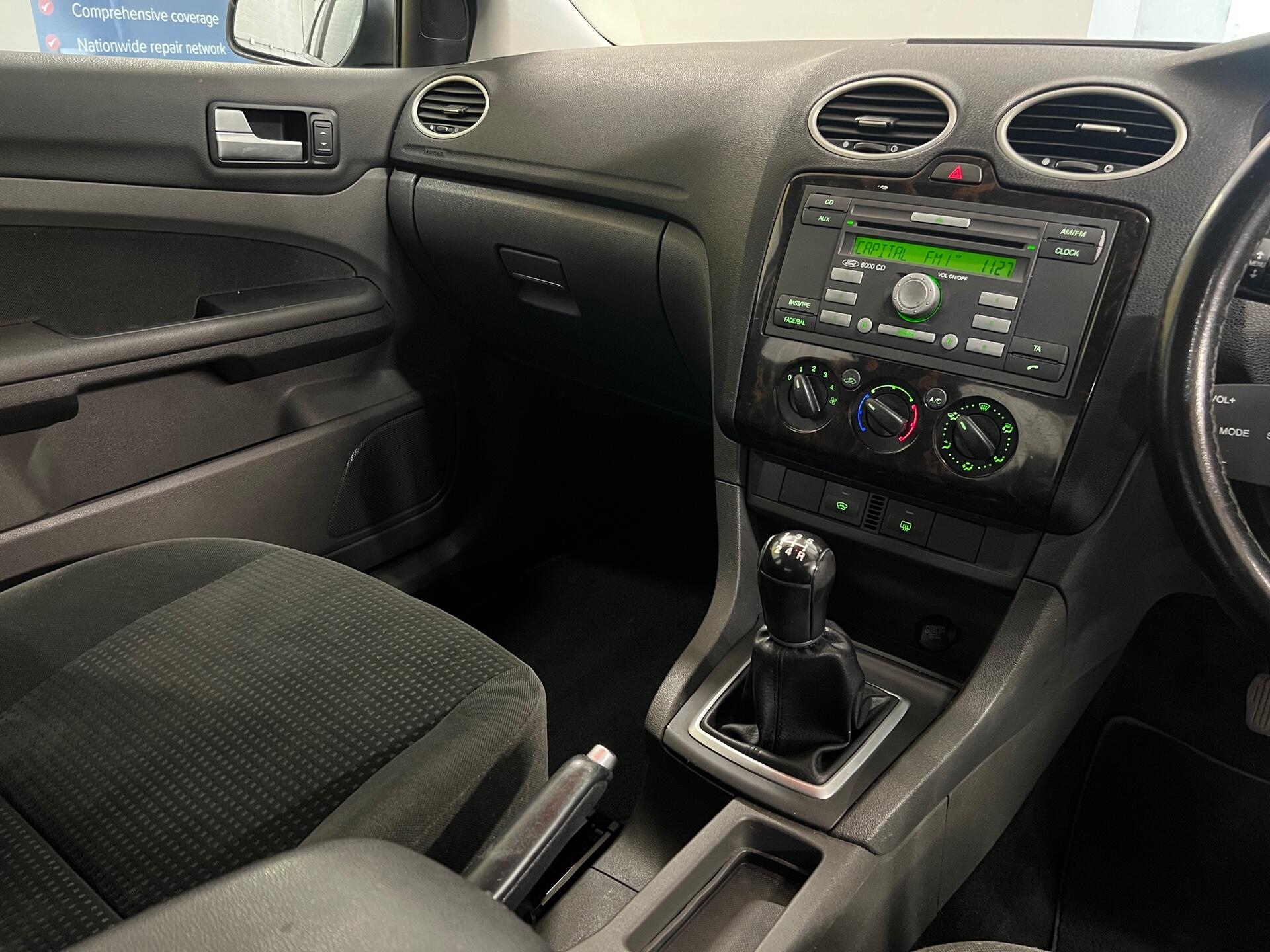 2007 Ford Focus - Image 24