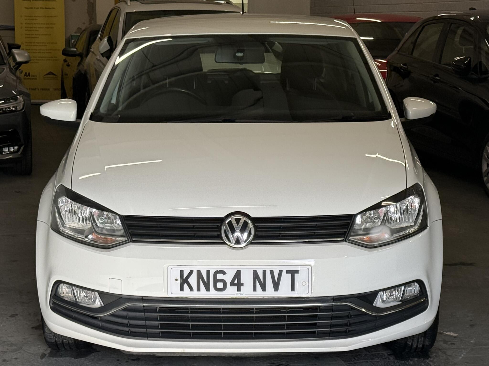 2014 Volkswagen Polo - Image 3