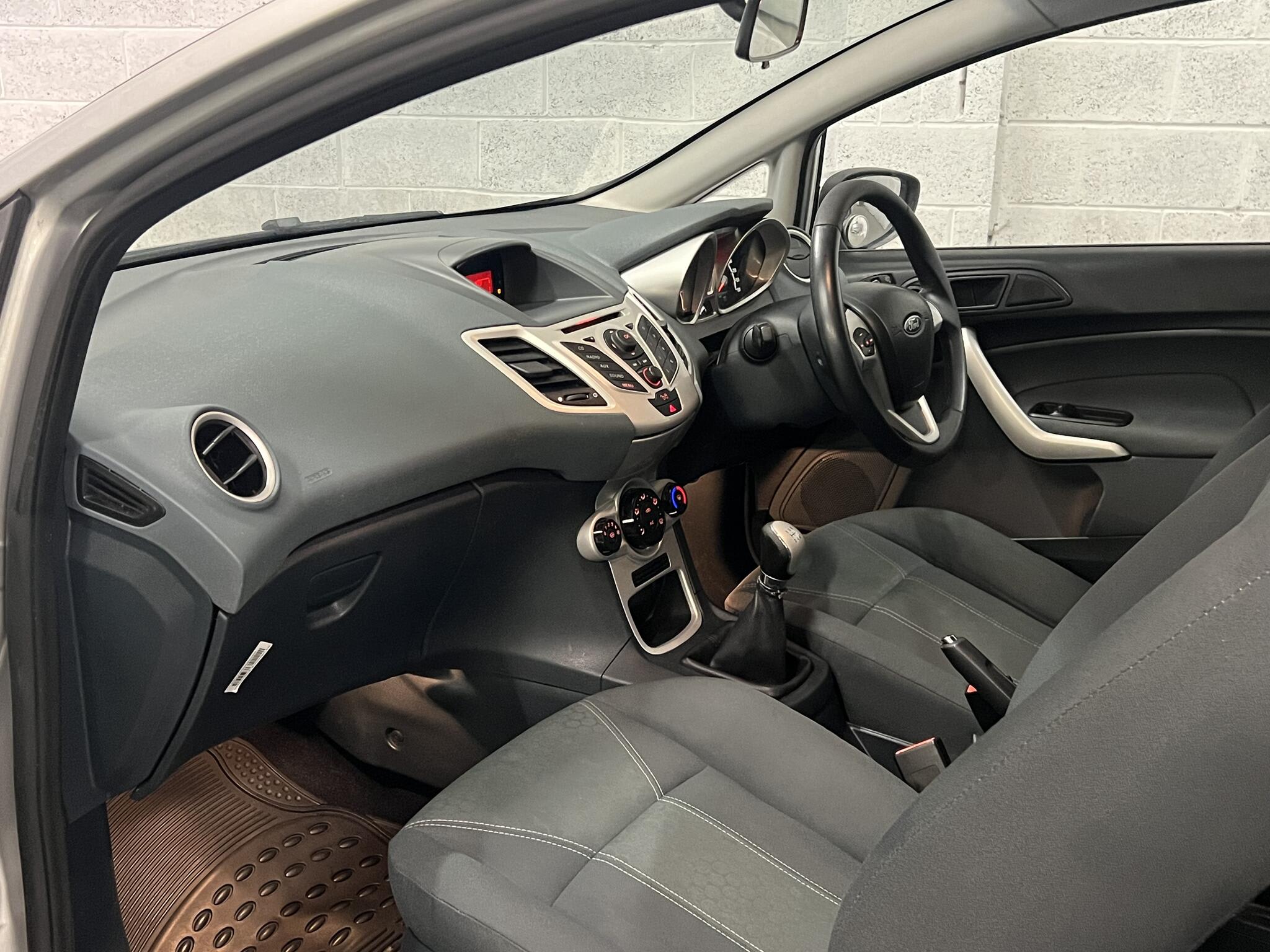 2009 Ford Fiesta - Image 36