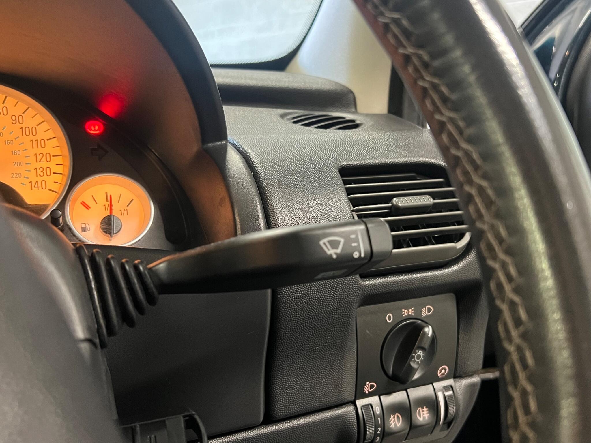 2005 Vauxhall Corsa - Image 19