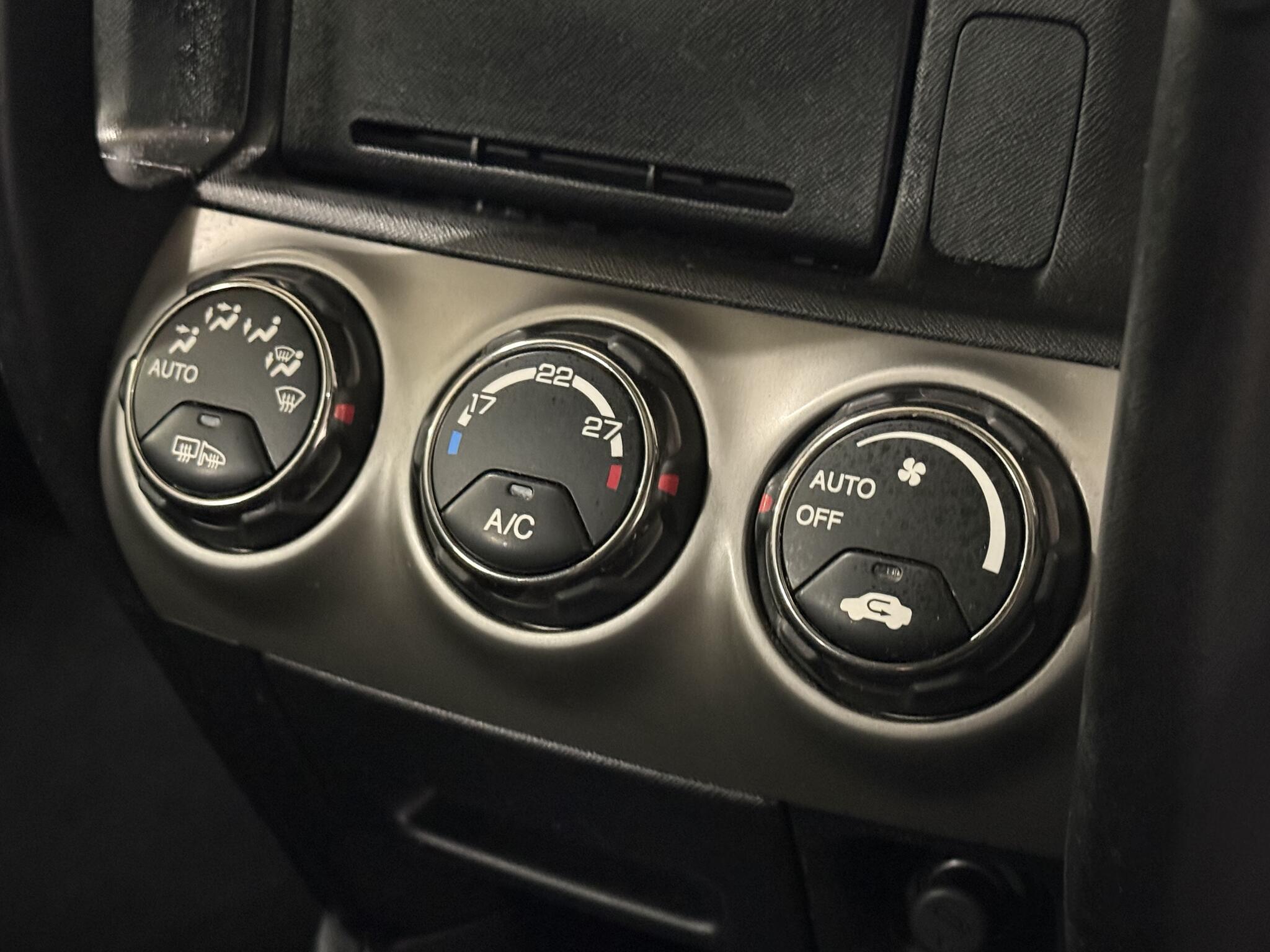 2005 Honda CR-V - Image 27