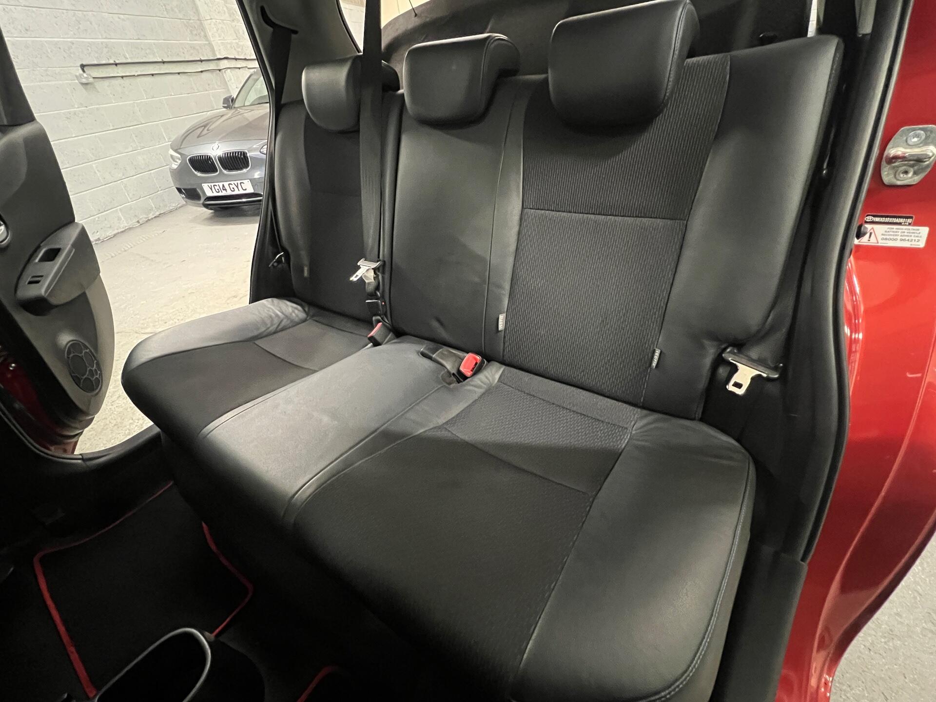 2014 Toyota Yaris - Image 46