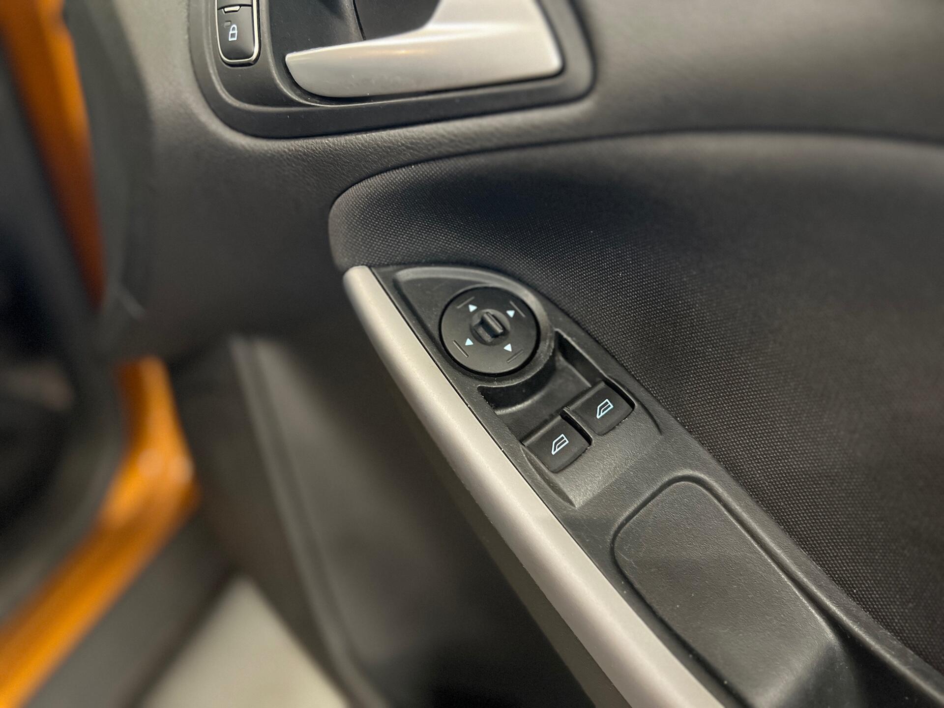 2017 Ford Focus - Image 25