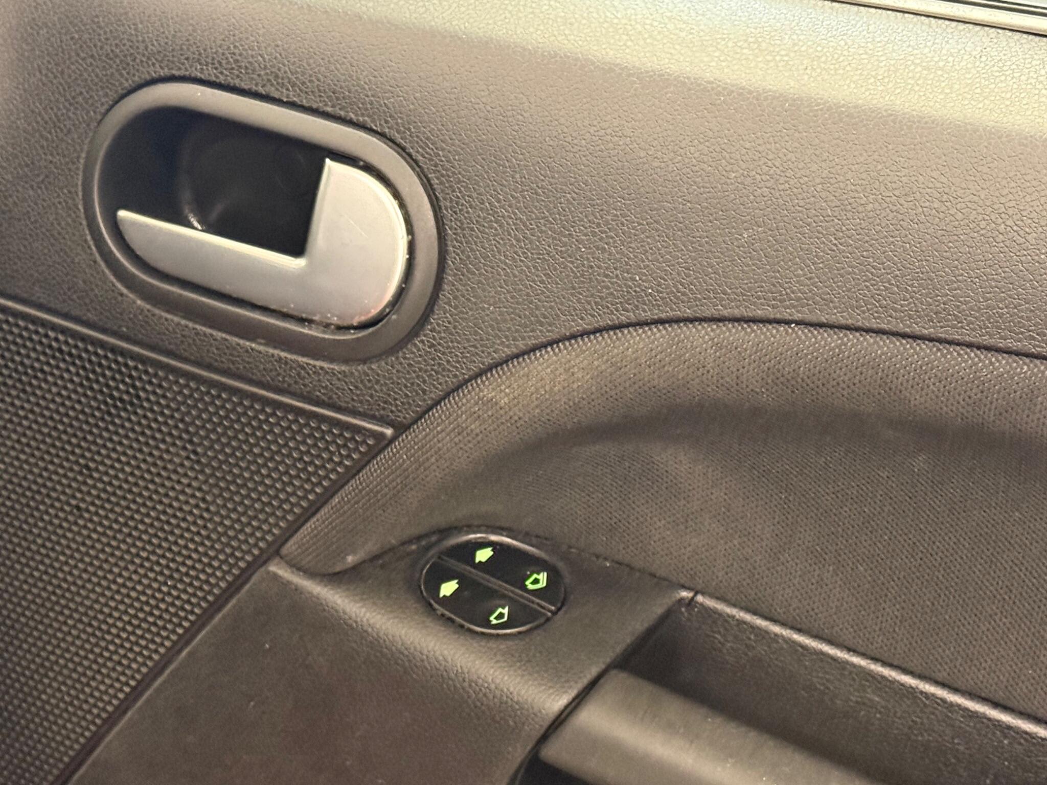 2005 Ford Fiesta - Image 15