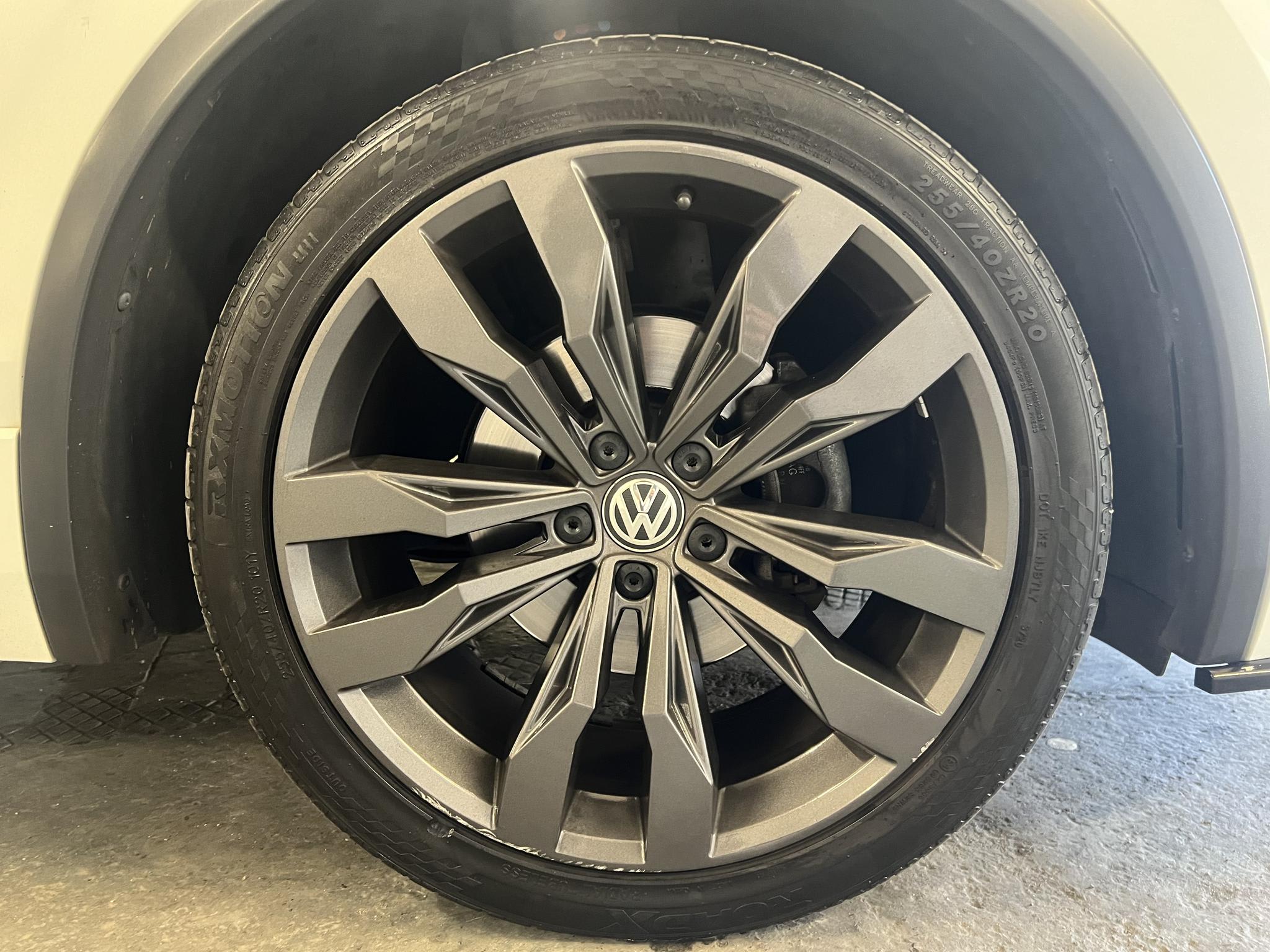 2018 Volkswagen Tiguan - Image 18