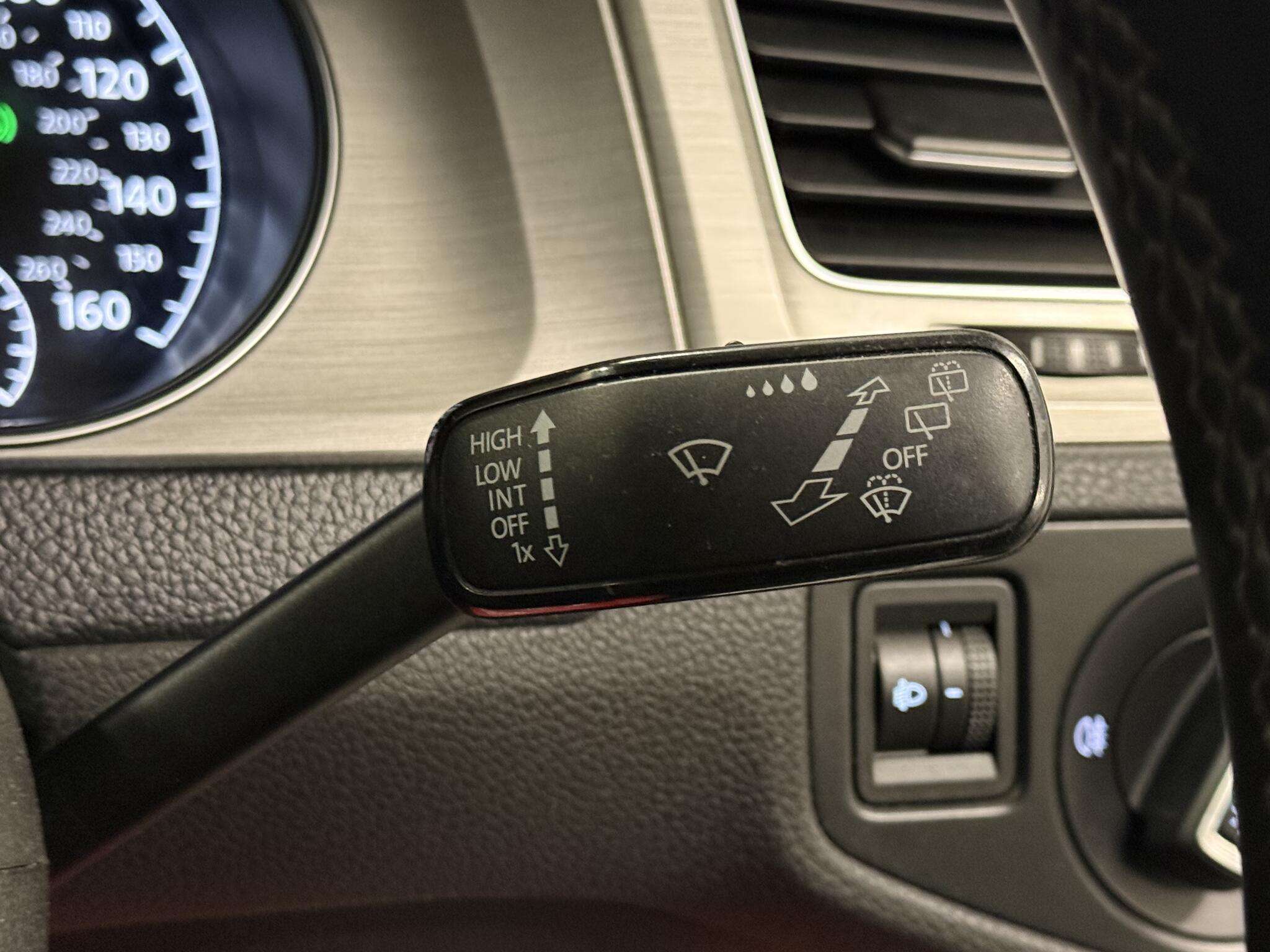 2014 Volkswagen Golf - Image 24