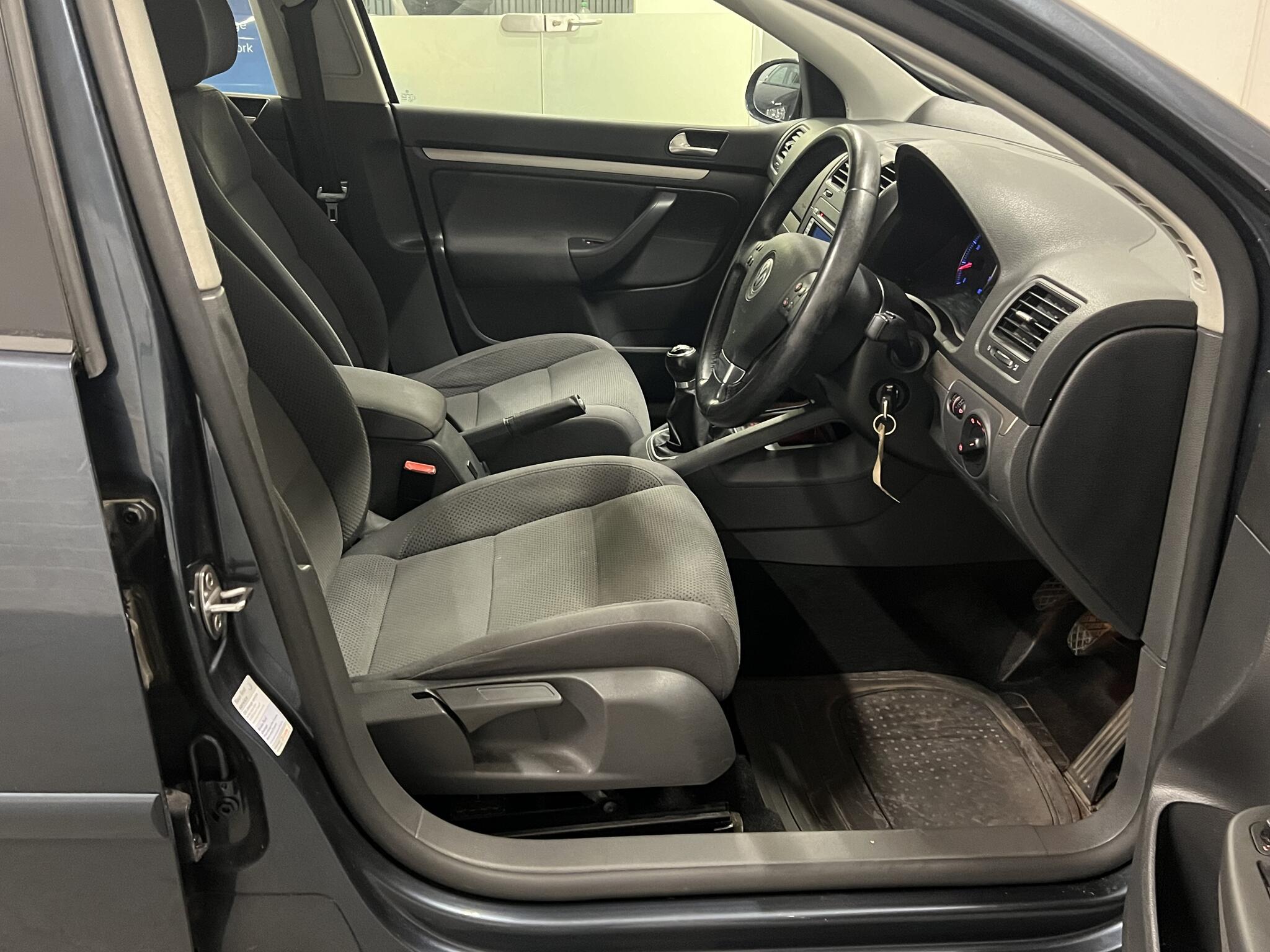 2008 Volkswagen Golf - Image 17