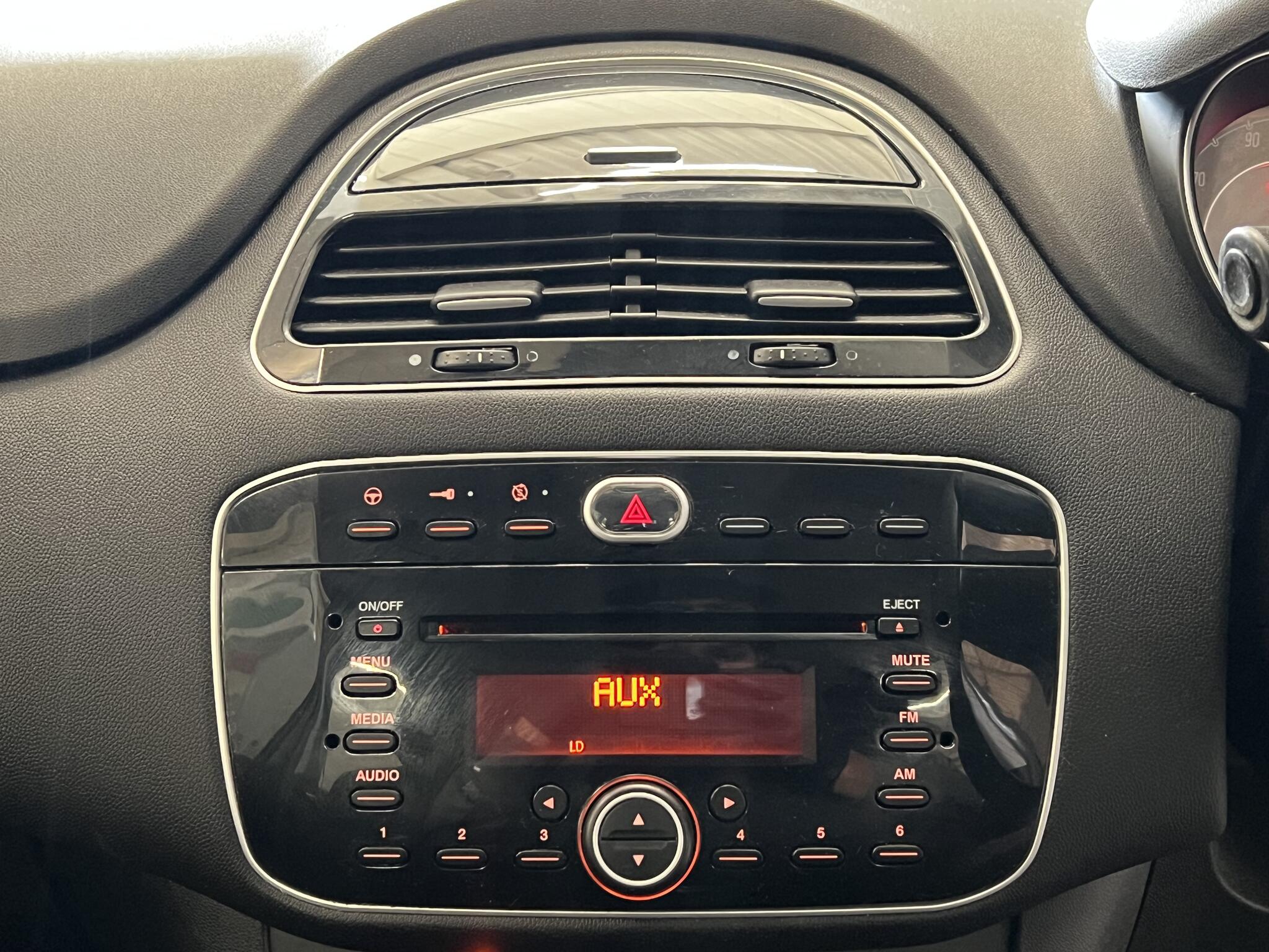 2014 Fiat Punto - Image 27