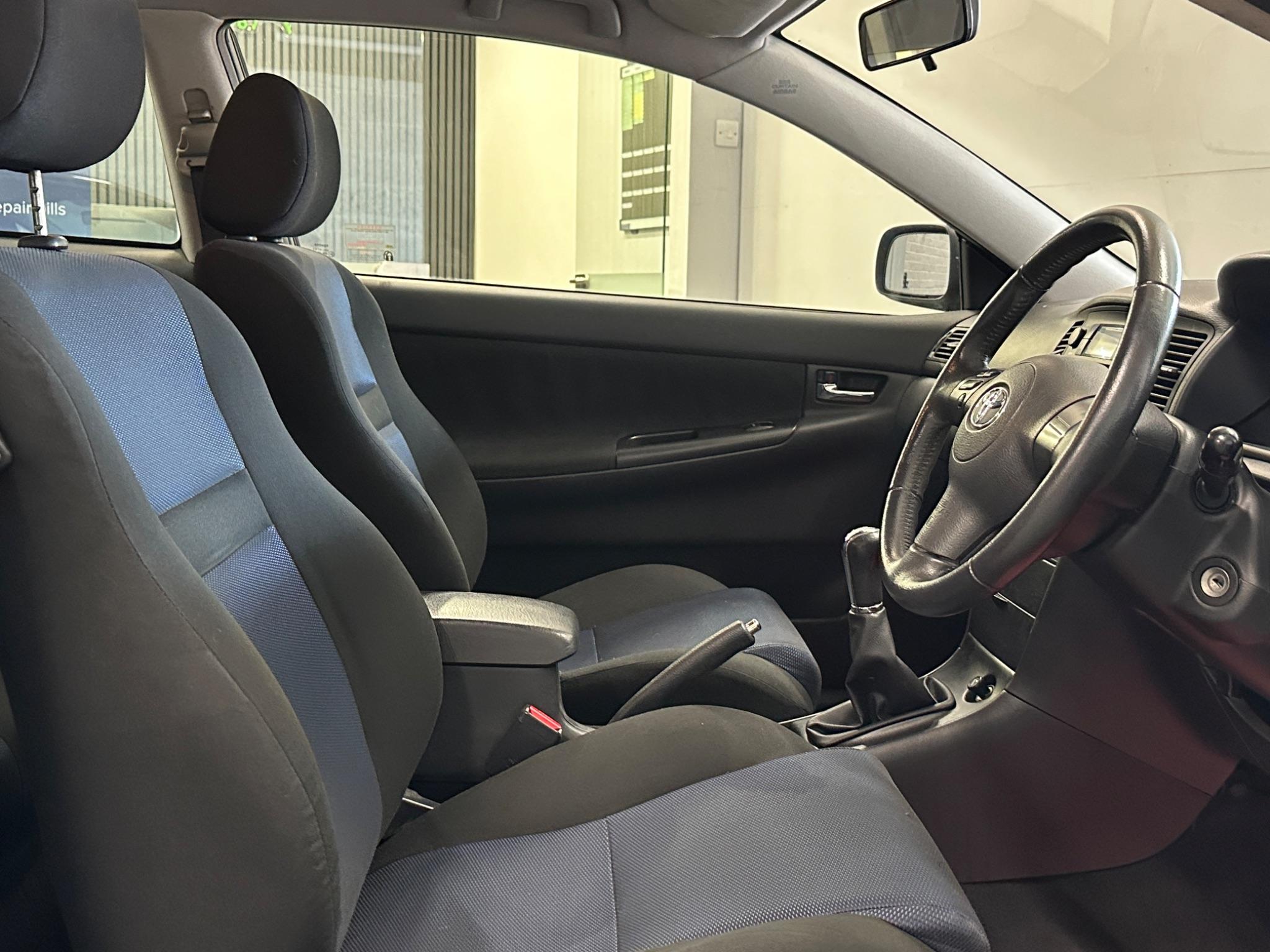 2005 Toyota Corolla - Image 29