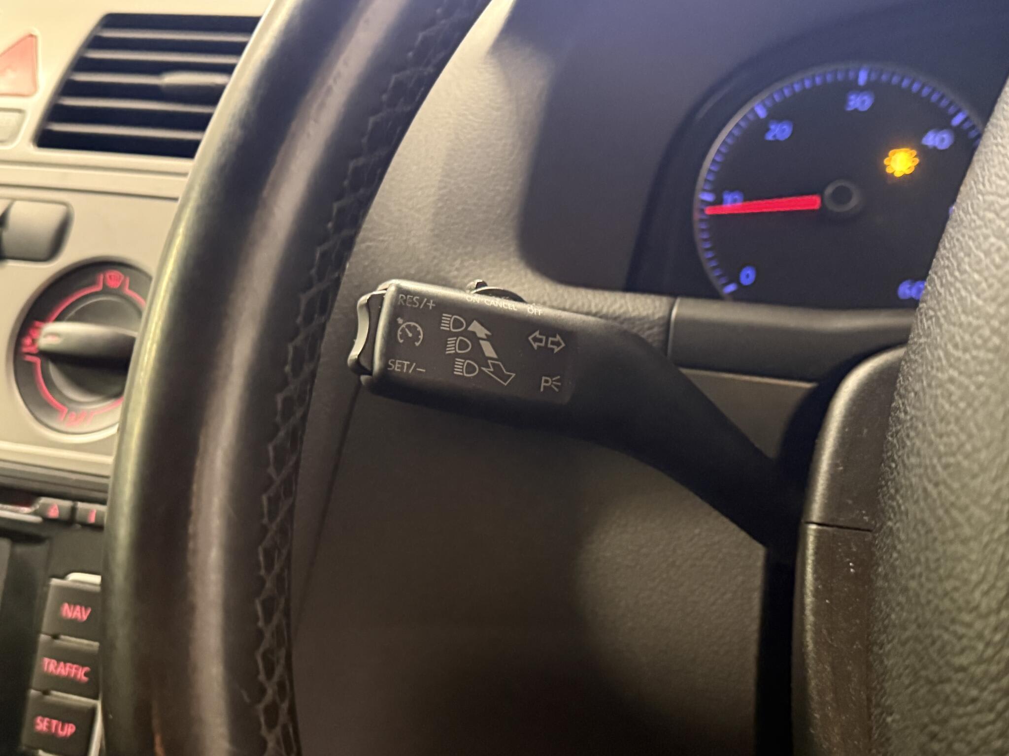 2010 Volkswagen Touran - Image 22