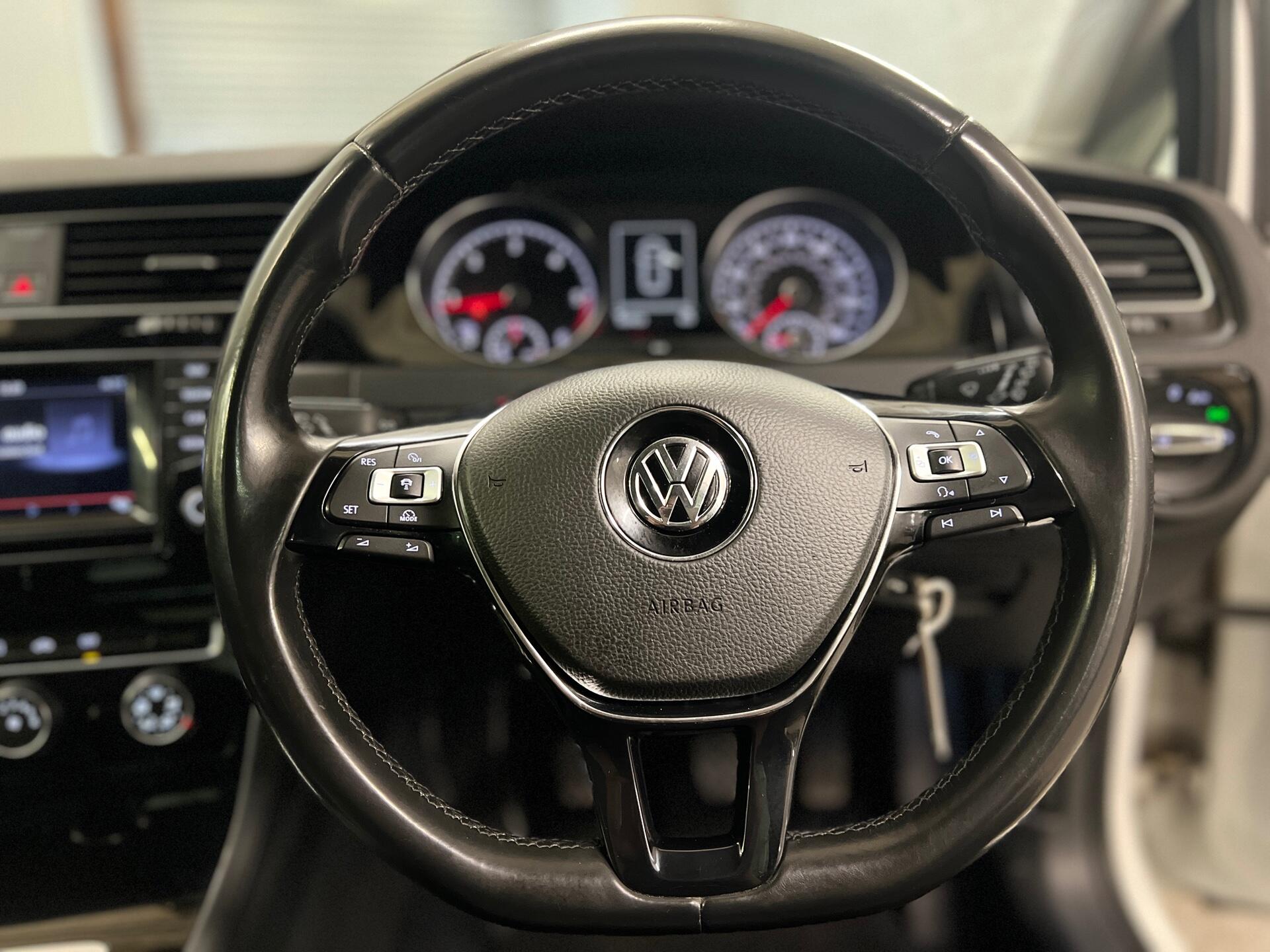 2013 Volkswagen Golf - Image 32
