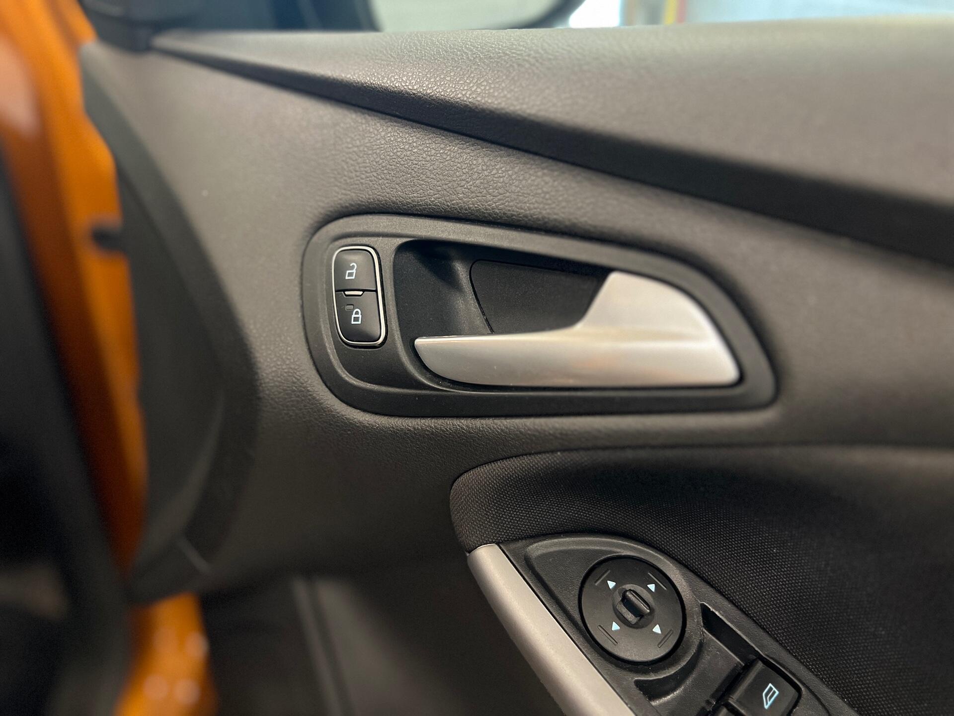 2017 Ford Focus - Image 24