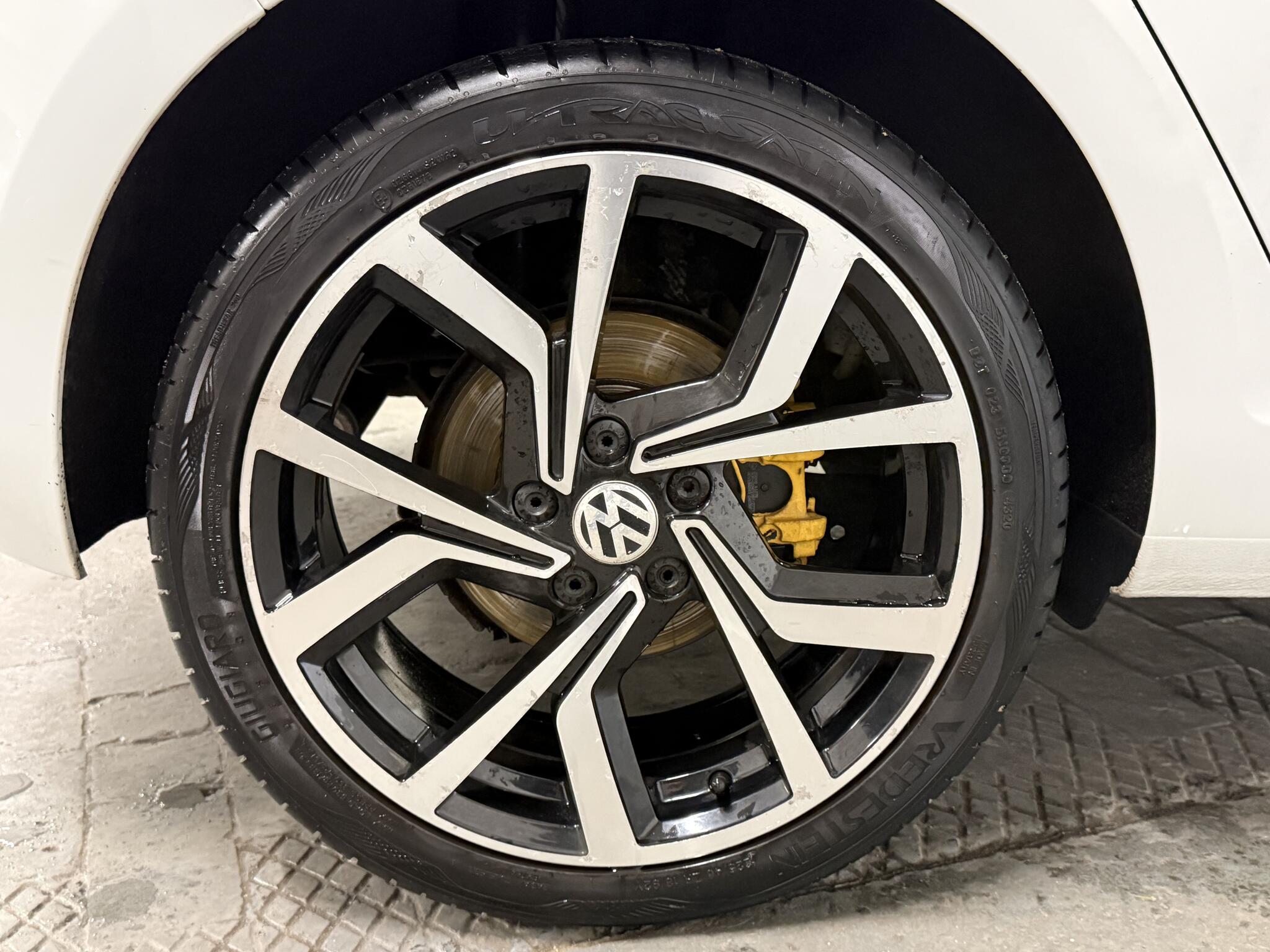 2014 Volkswagen Golf - Image 13