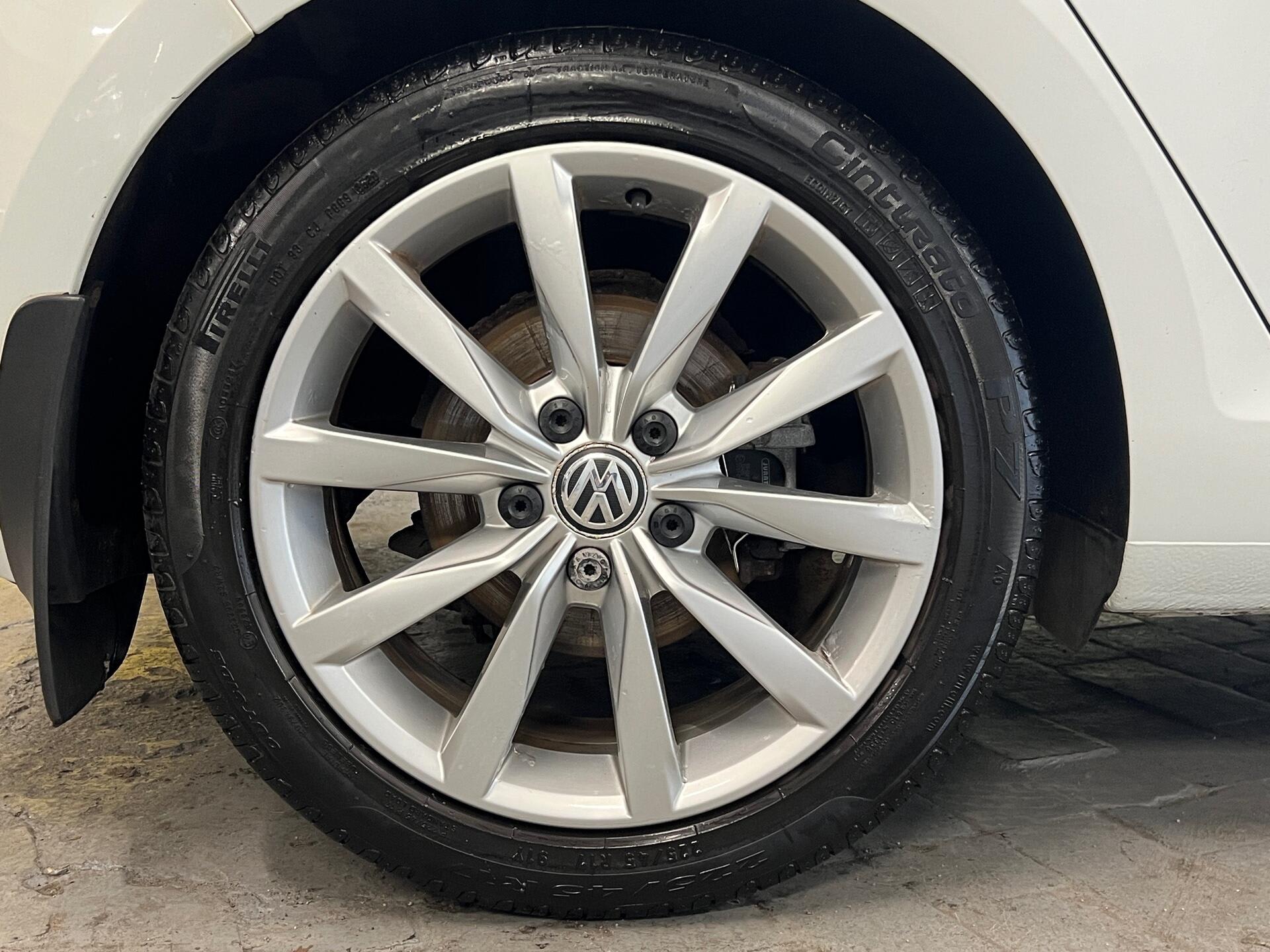 2013 Volkswagen Golf - Image 24