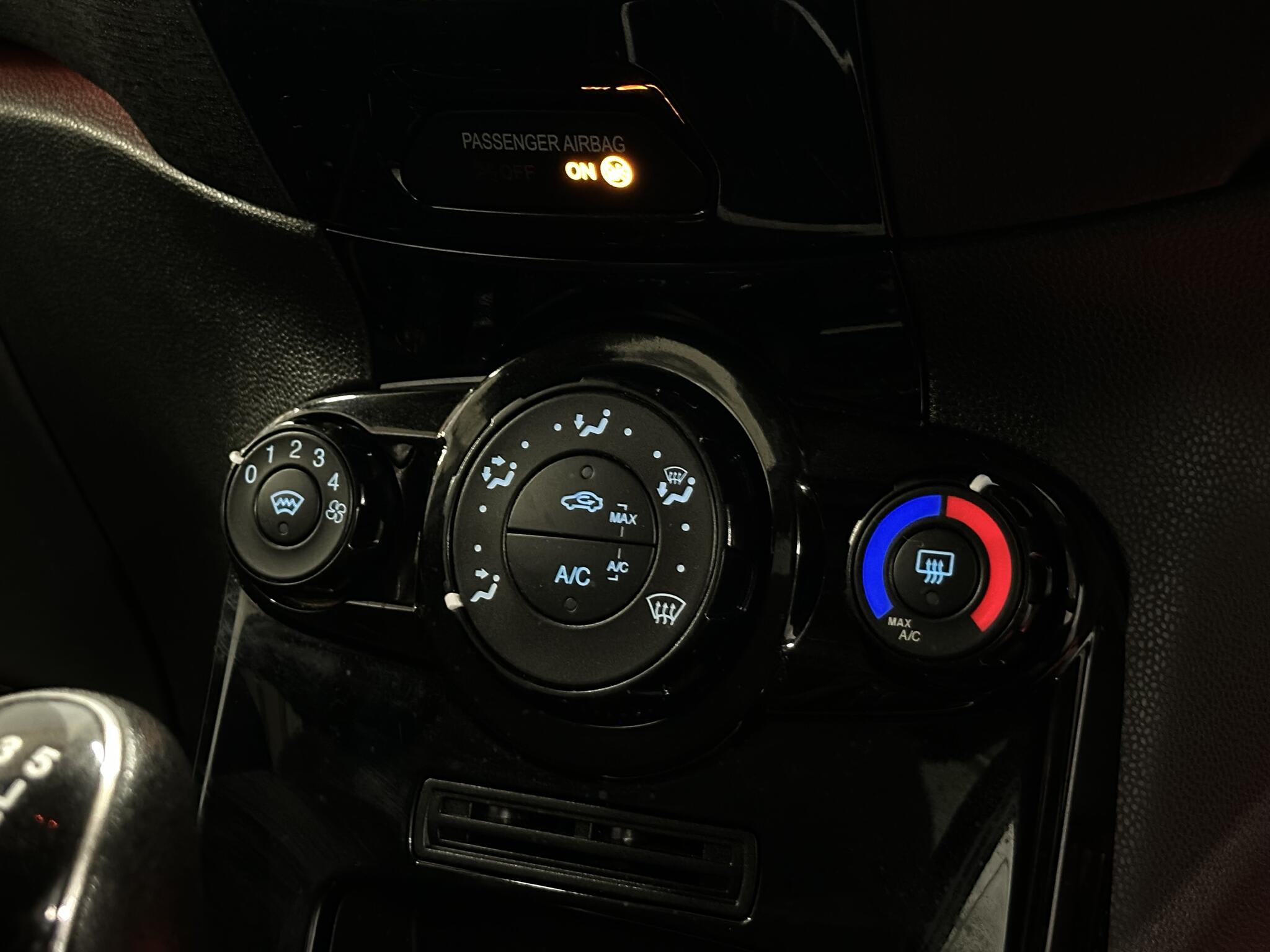 2016 Ford Fiesta - Image 28