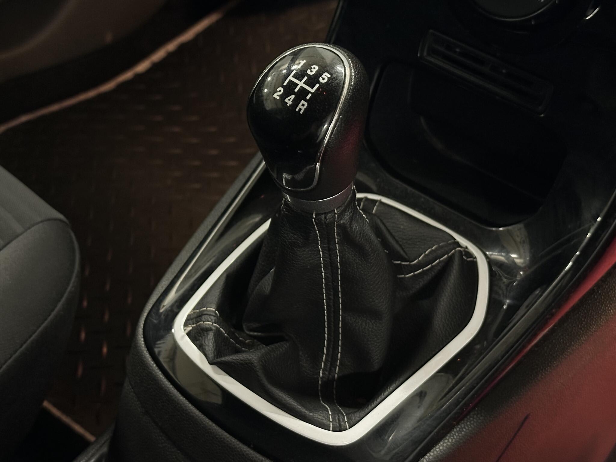 2016 Ford Fiesta - Image 29