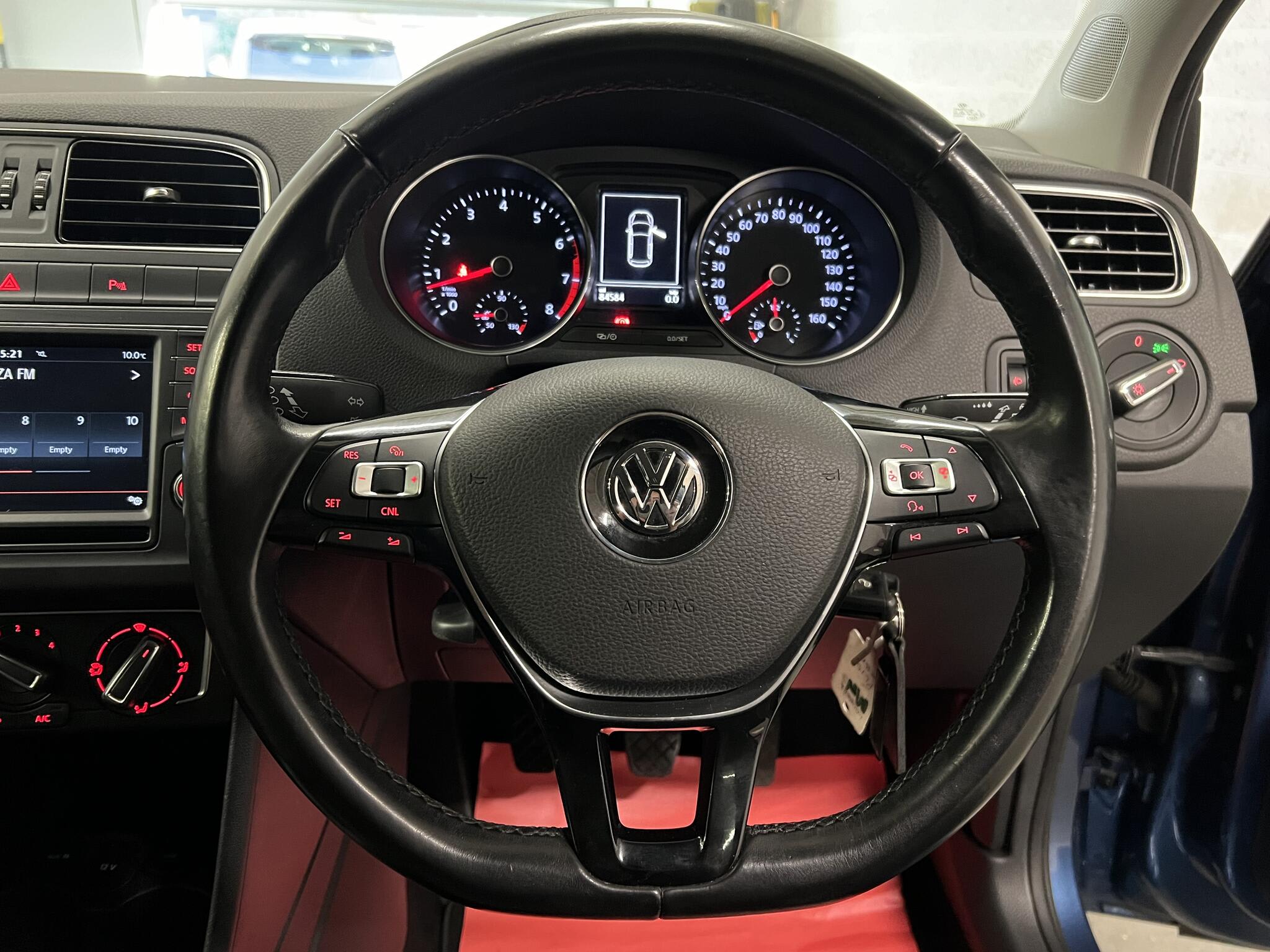 2015 Volkswagen Polo - Image 24