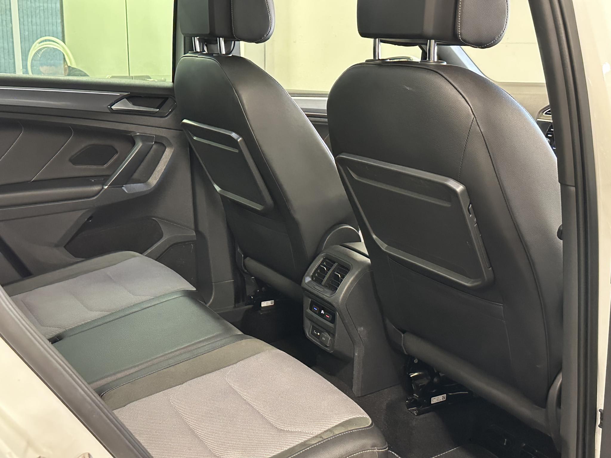 2018 Volkswagen Tiguan - Image 40