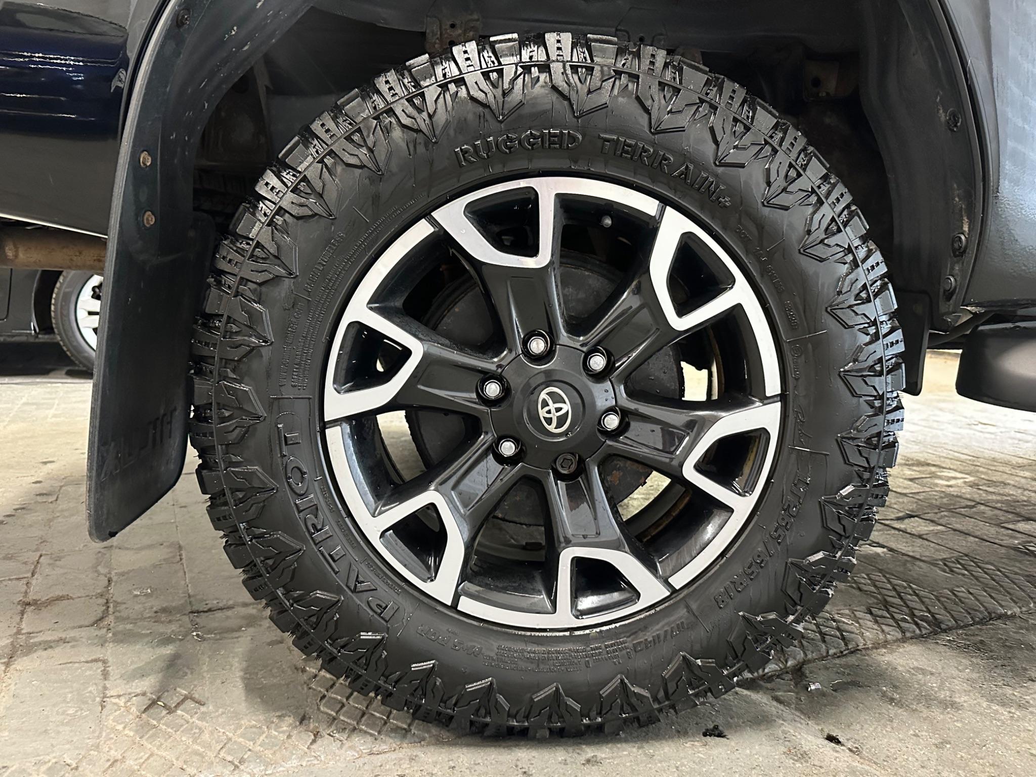 2017 Toyota Hilux - Image 14