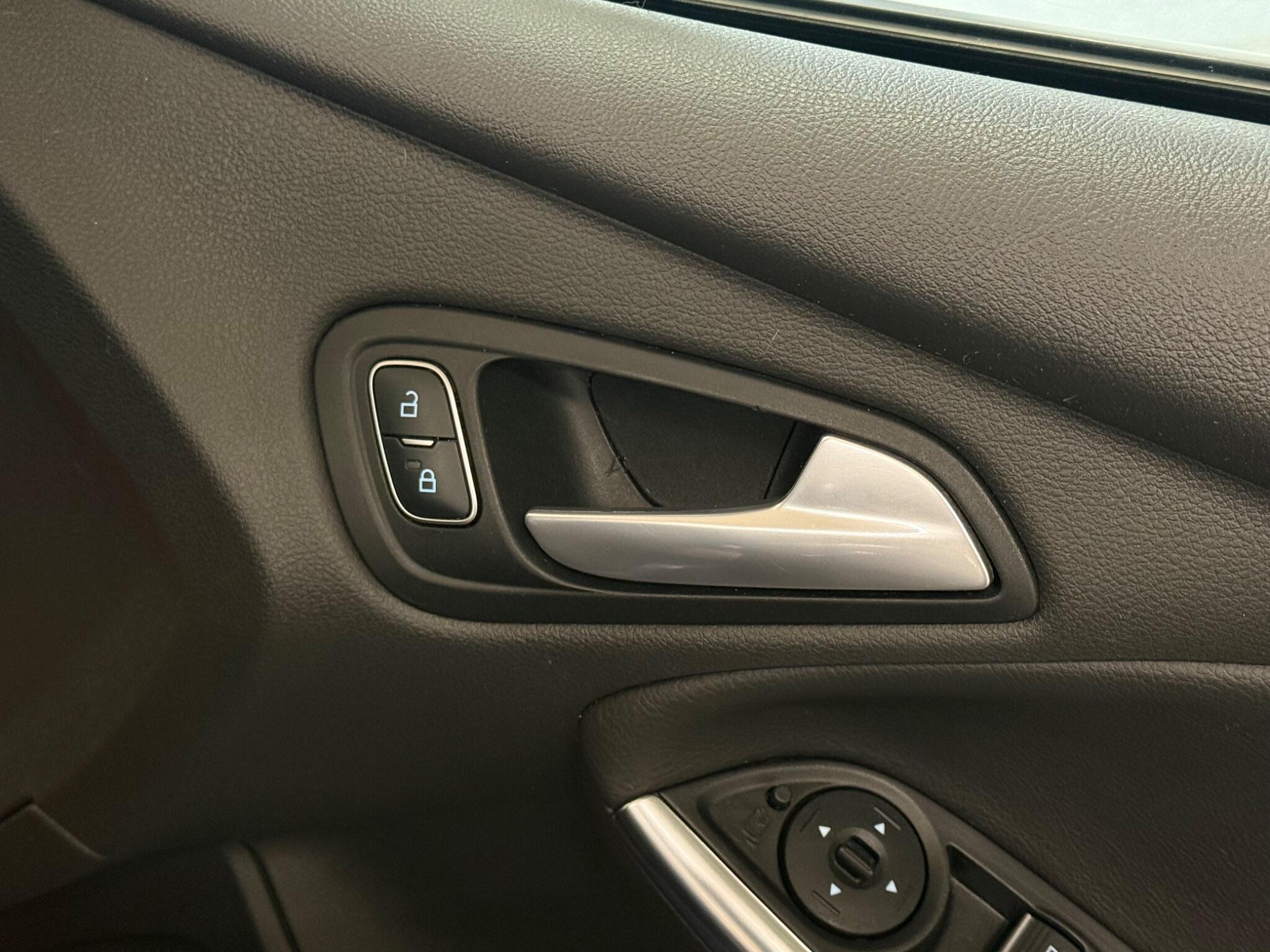 2017 Ford Focus - Image 26