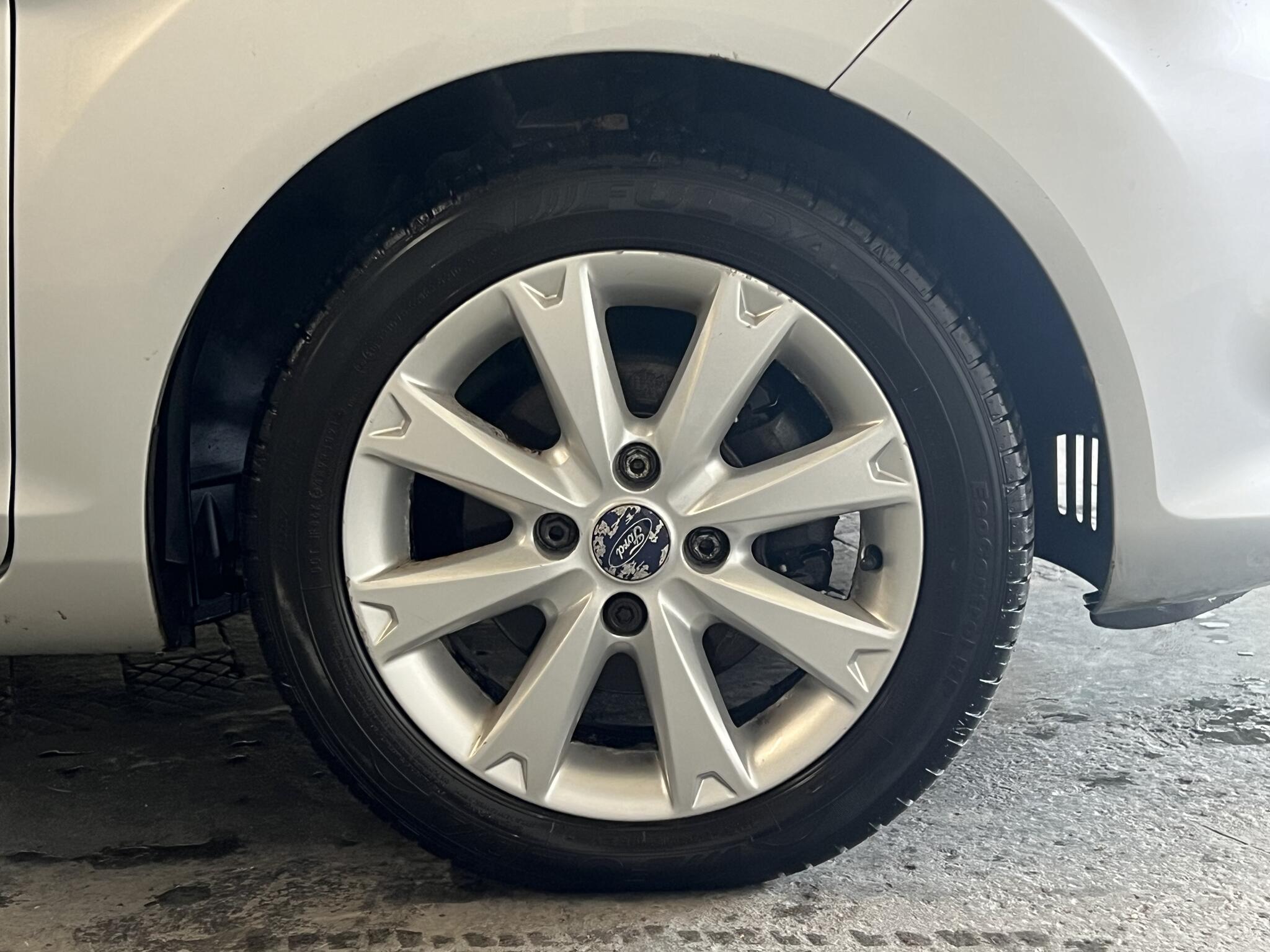 2009 Ford Fiesta - Image 14