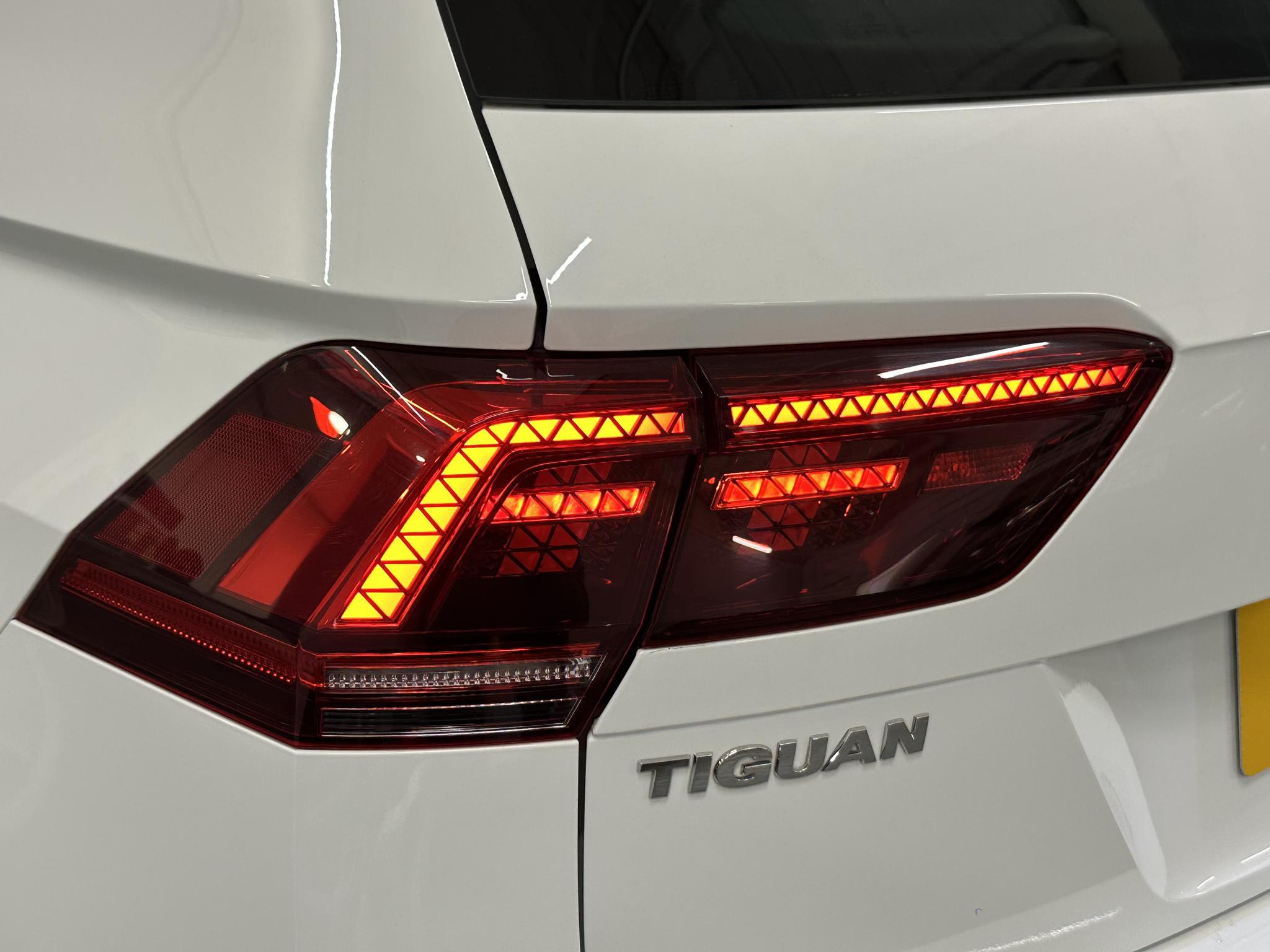 2018 Volkswagen Tiguan - Image 15