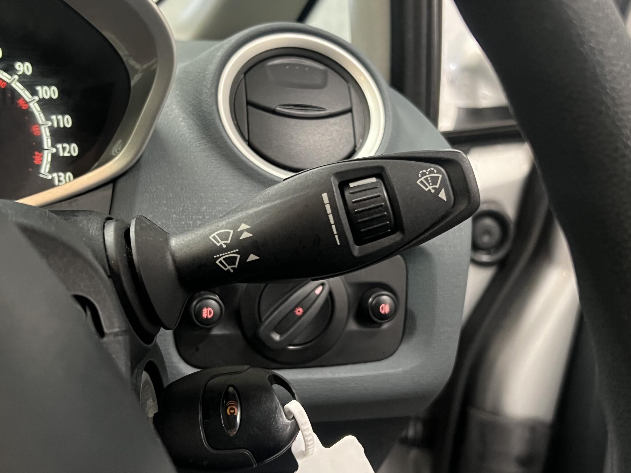 2009 Ford Fiesta - Image 25