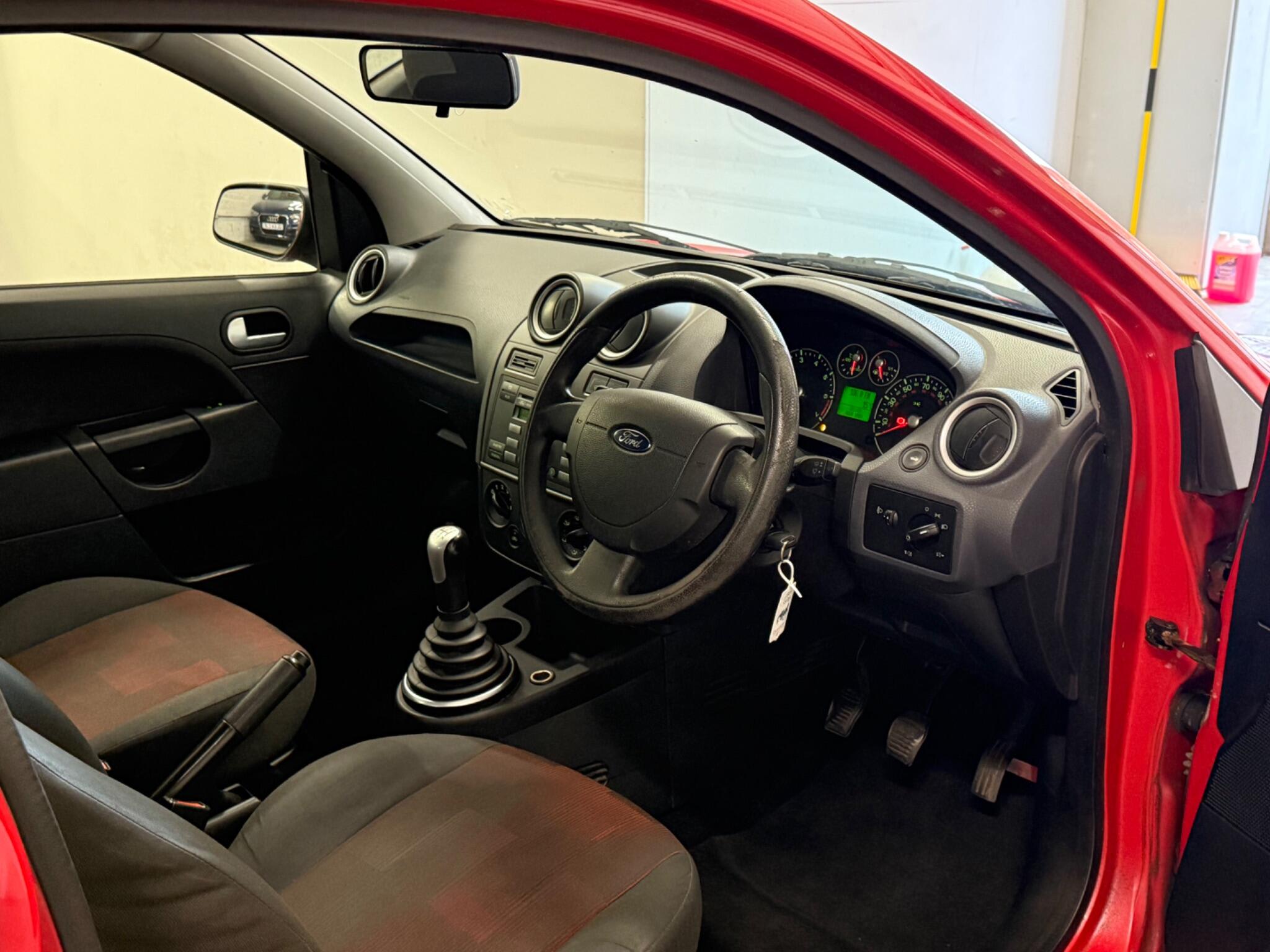 2005 Ford Fiesta - Image 13