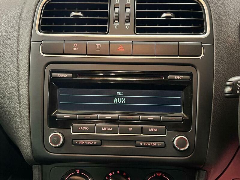 2013 Volkswagen Polo - Image 31