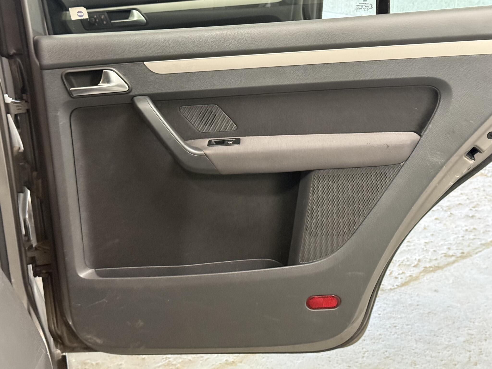 2010 Volkswagen Touran - Image 29