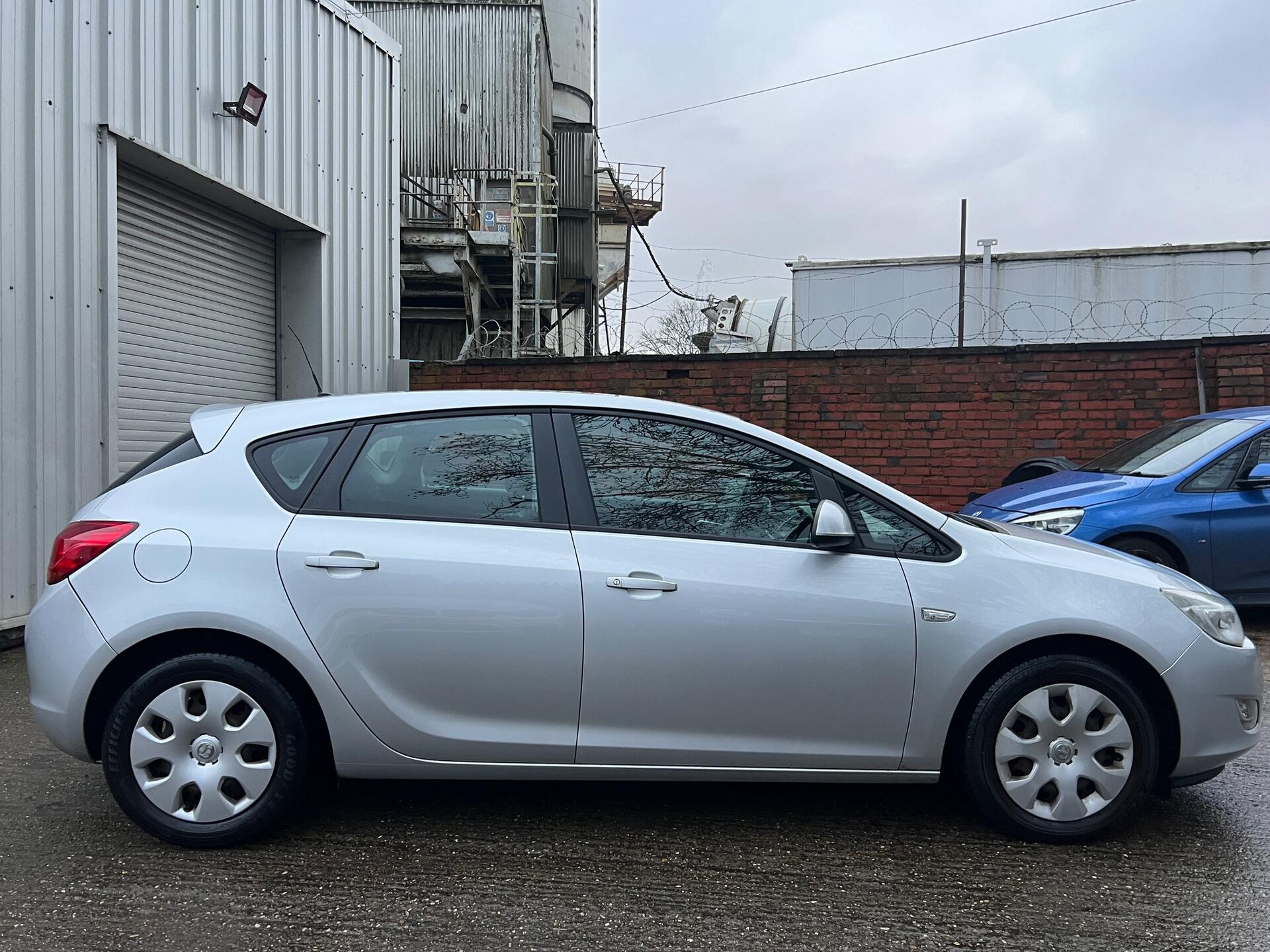 2012 Vauxhall Astra - Image 3