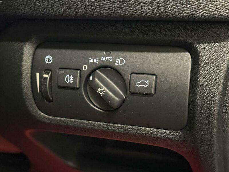 2015 Volvo V40 - Image 29