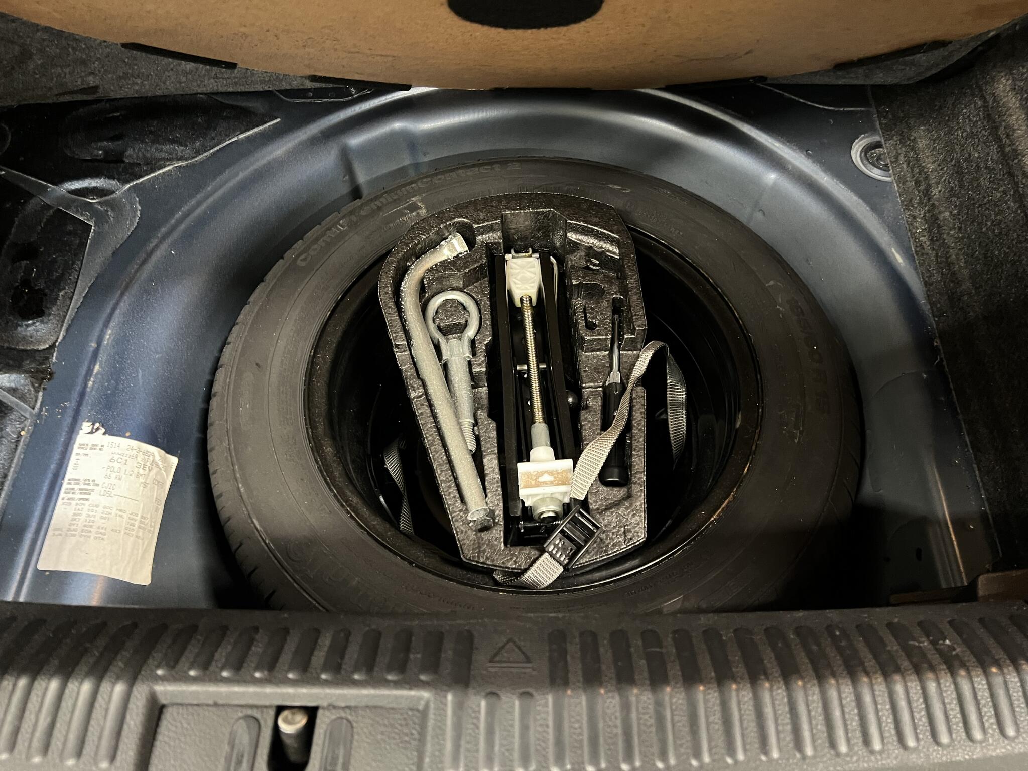 2015 Volkswagen Polo - Image 41