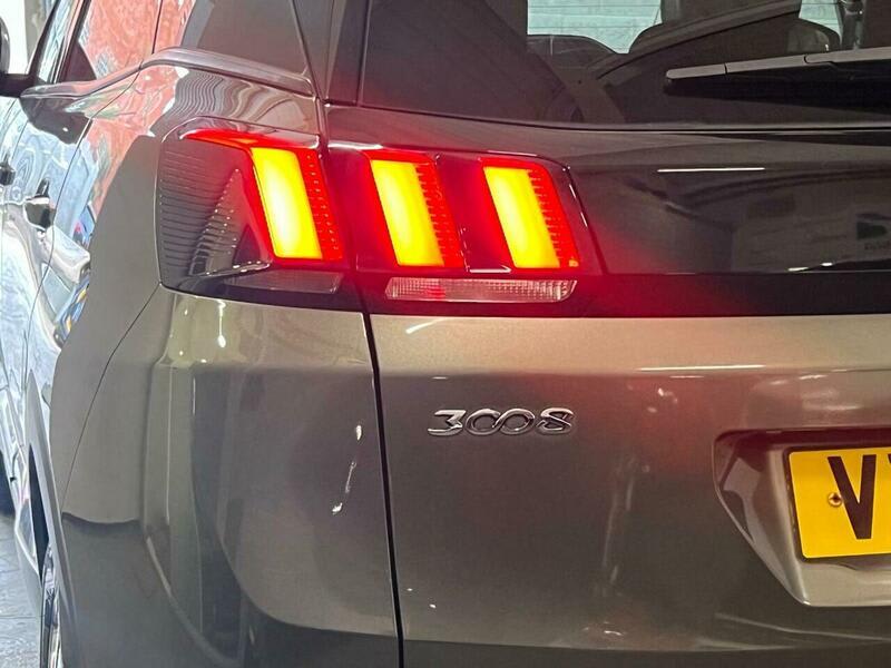 2017 Peugeot 3008 - Image 16