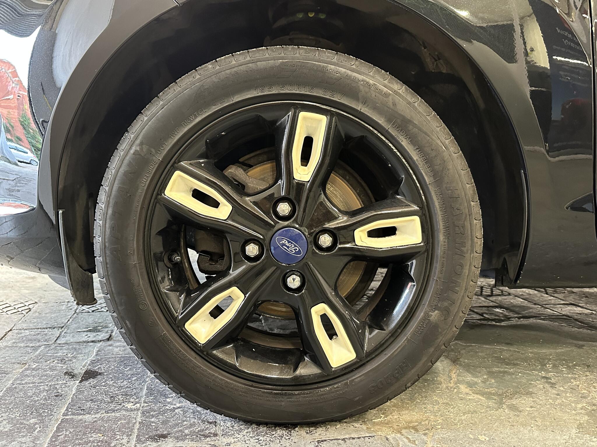 2016 Ford Fiesta - Image 13