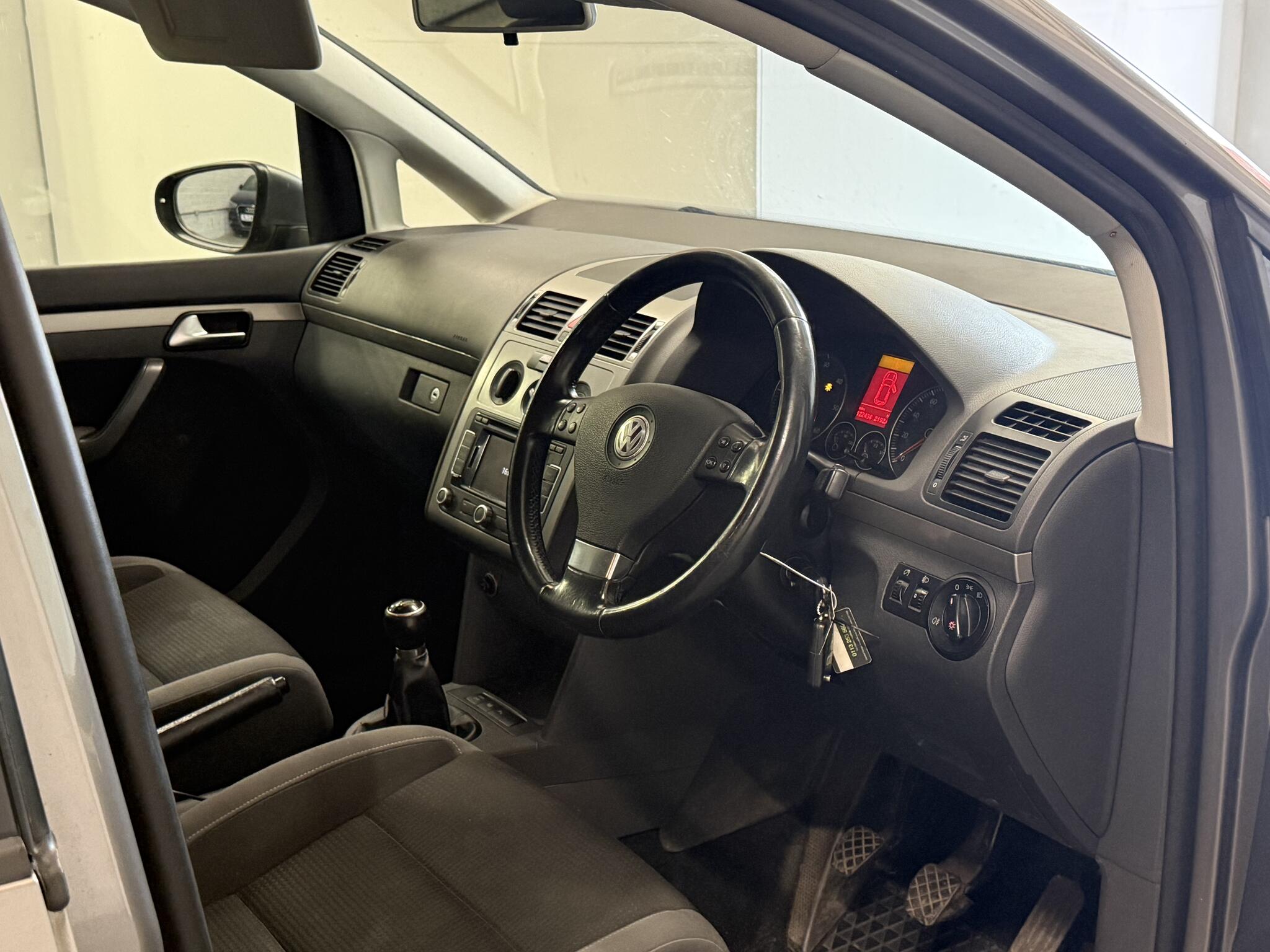 2010 Volkswagen Touran - Image 14