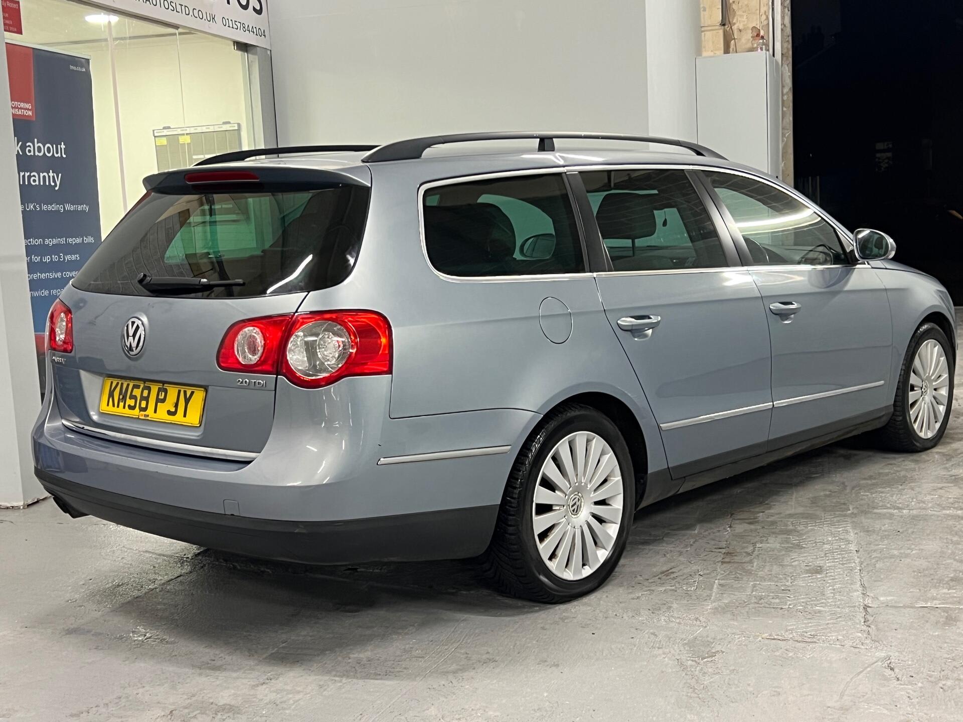 2009 Volkswagen Passat - Image 8