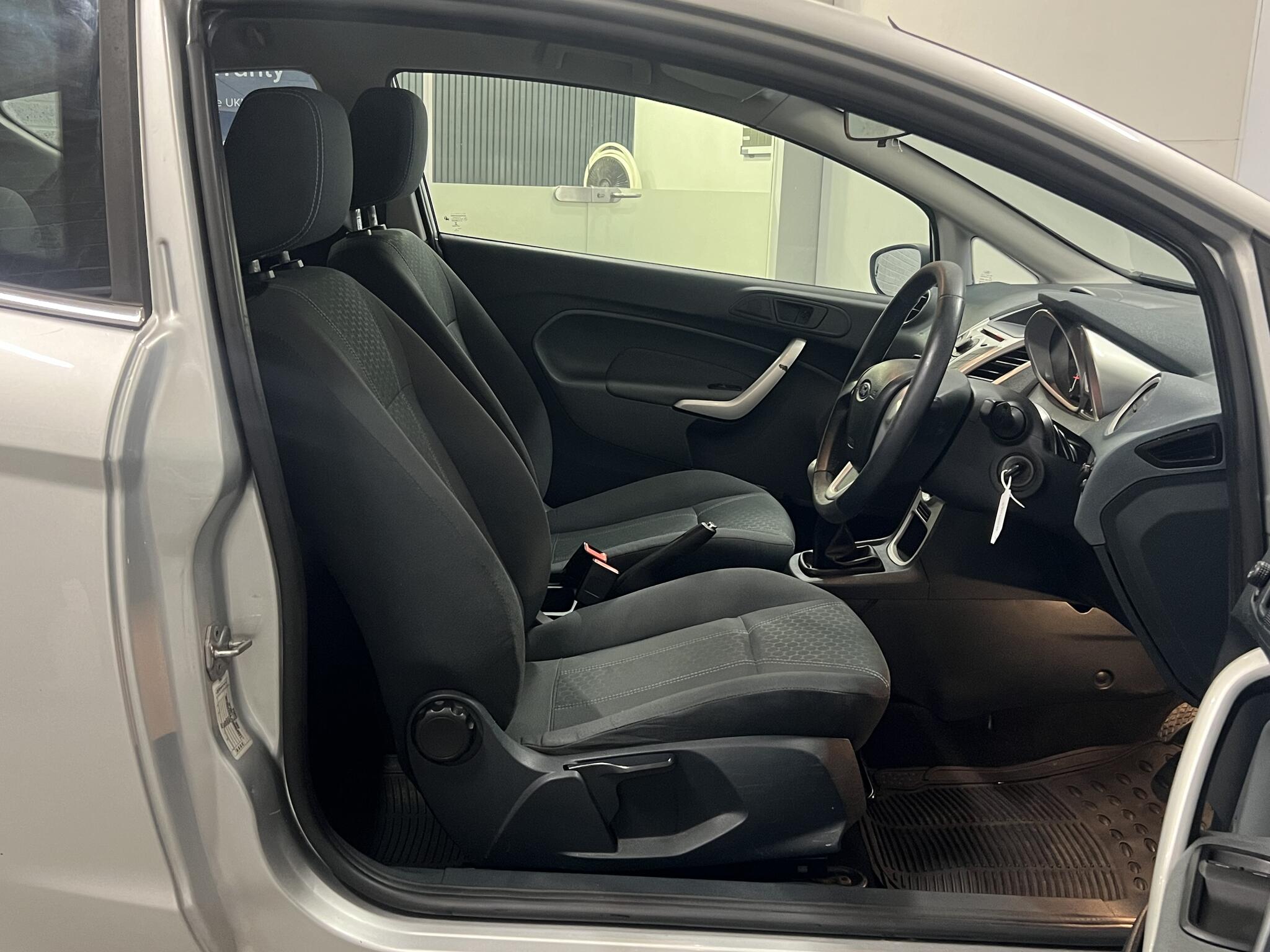 2009 Ford Fiesta - Image 20