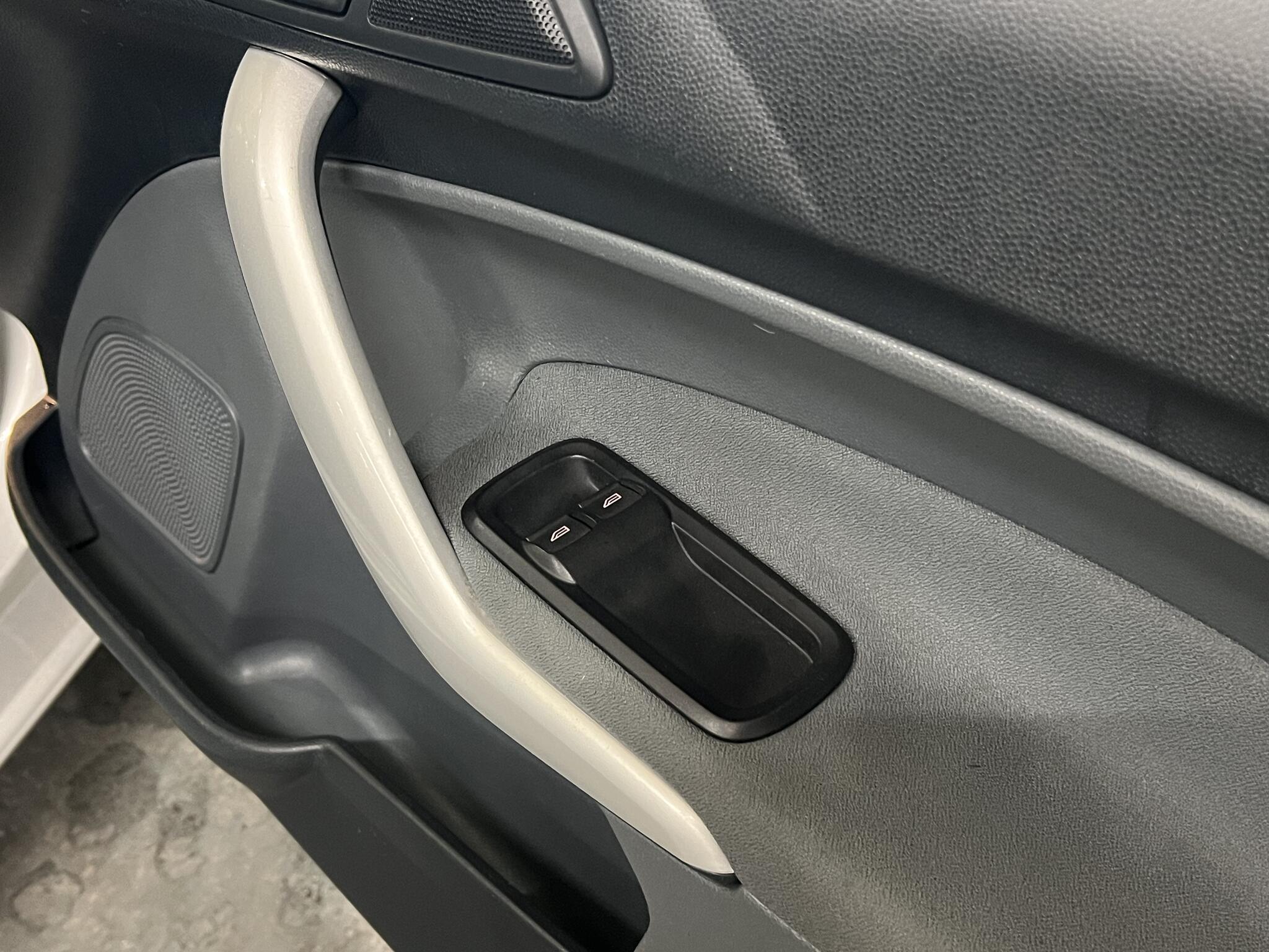 2009 Ford Fiesta - Image 18