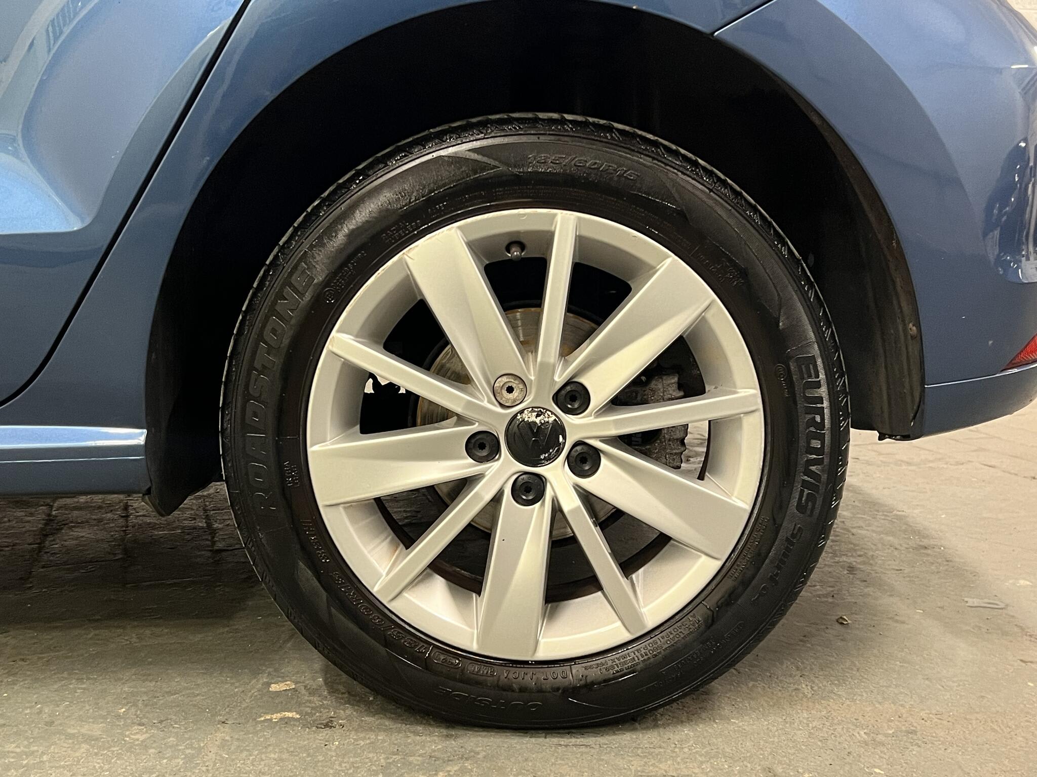 2015 Volkswagen Polo - Image 18