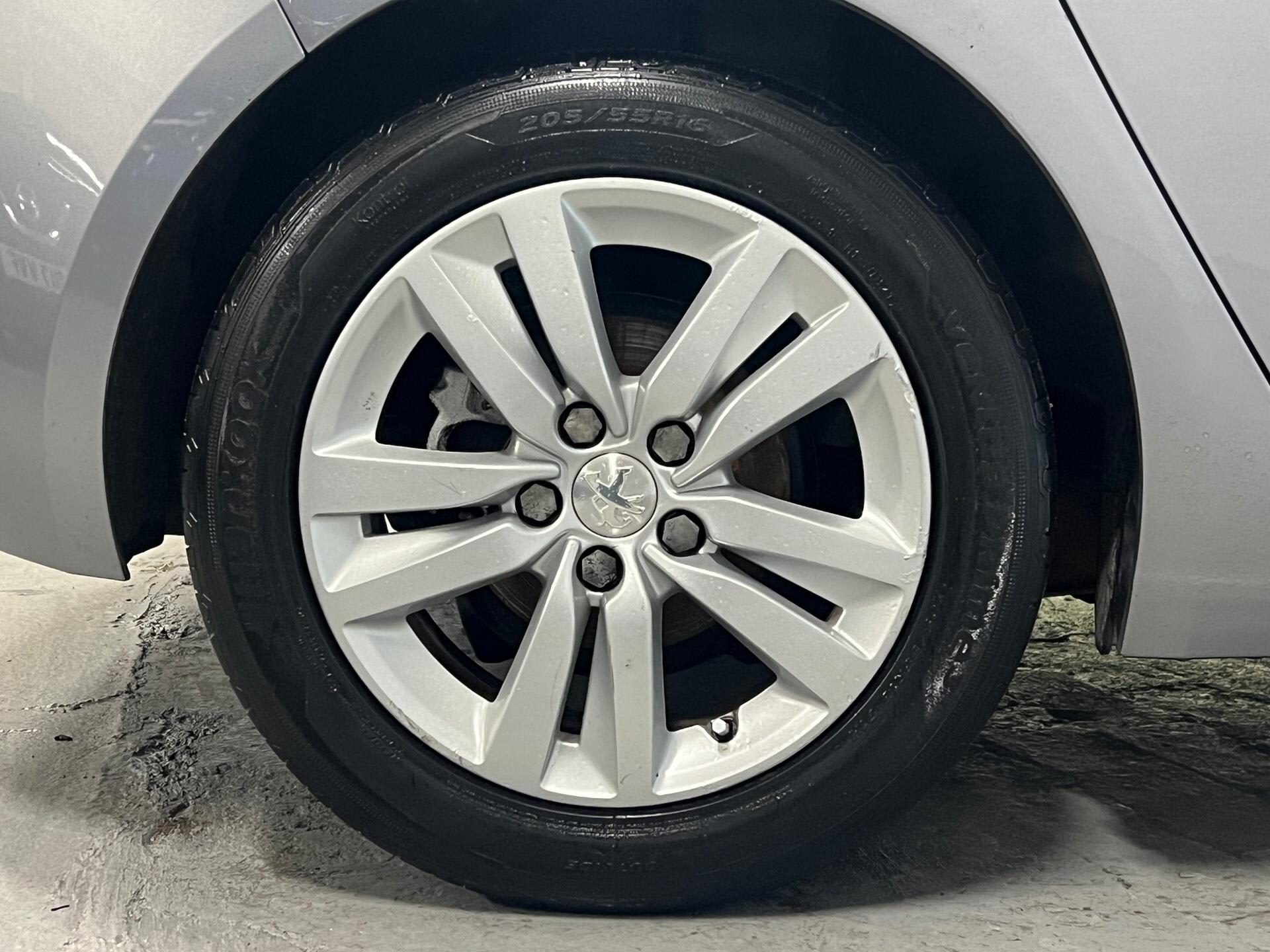 2017 Peugeot 308 - Image 17