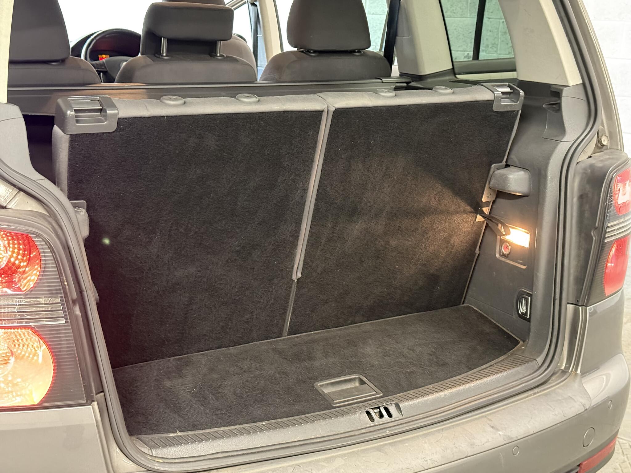 2010 Volkswagen Touran - Image 35