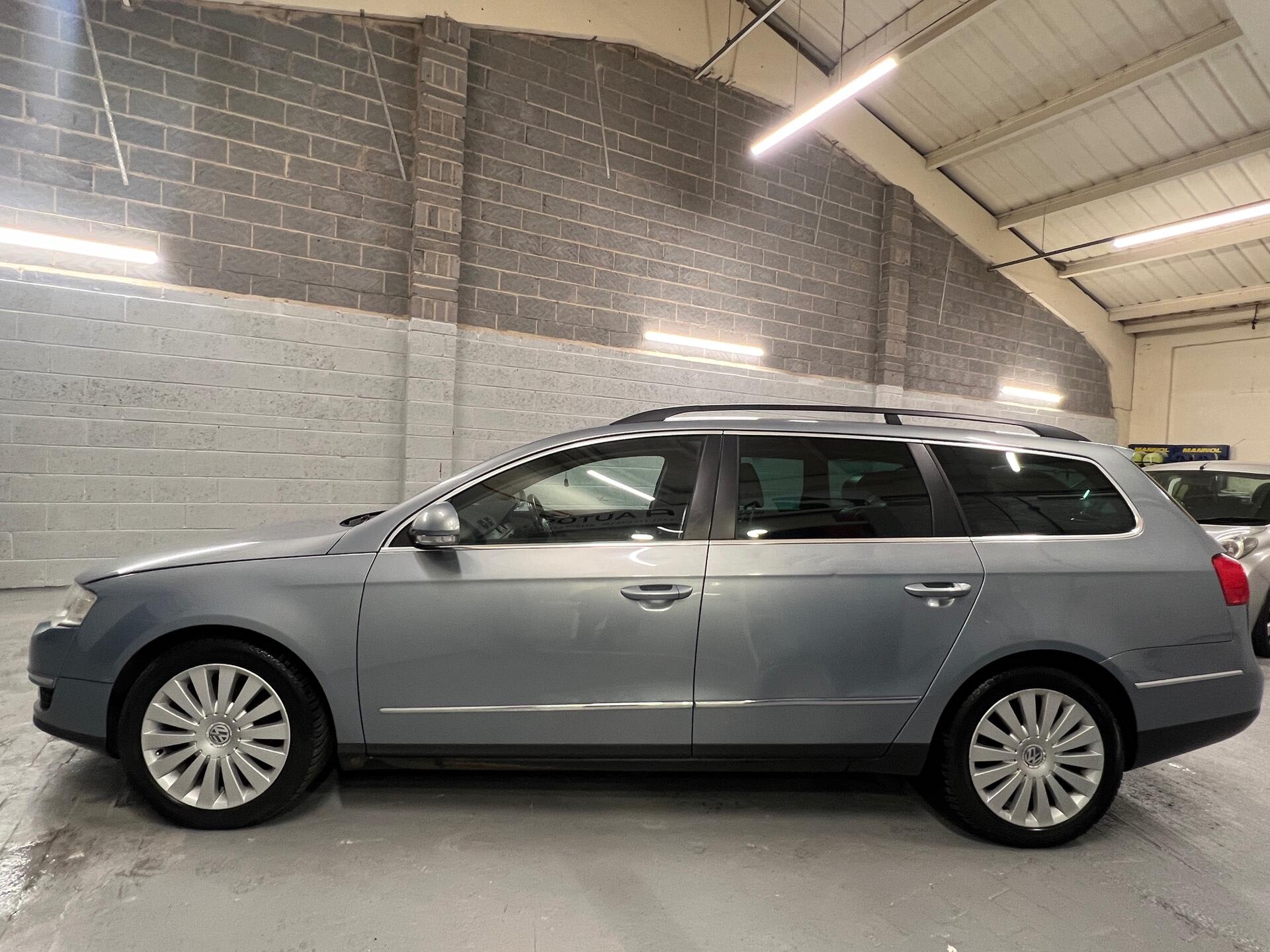 2009 Volkswagen Passat - Image 11