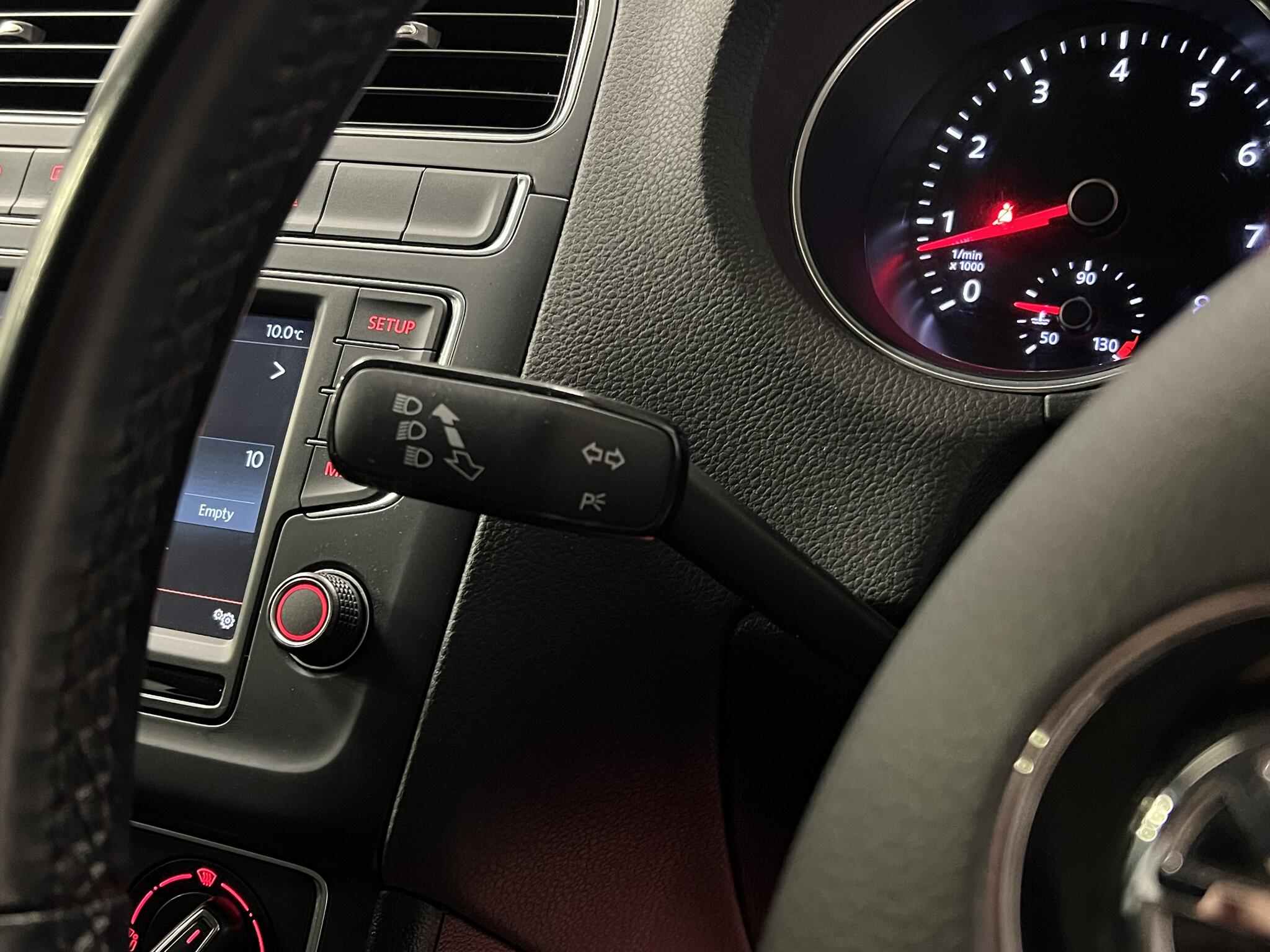 2015 Volkswagen Polo - Image 27