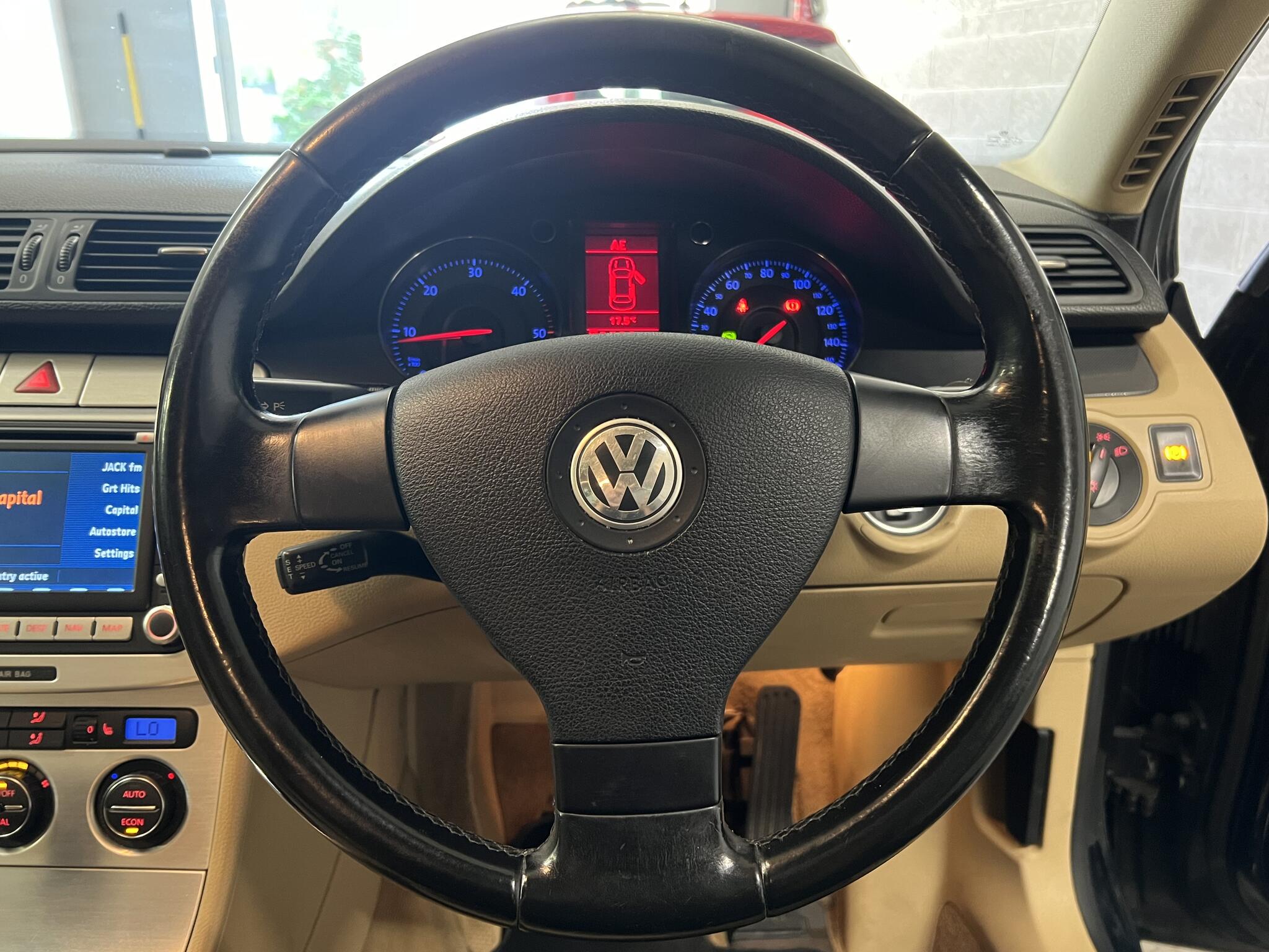 2007 Volkswagen Passat - Image 20