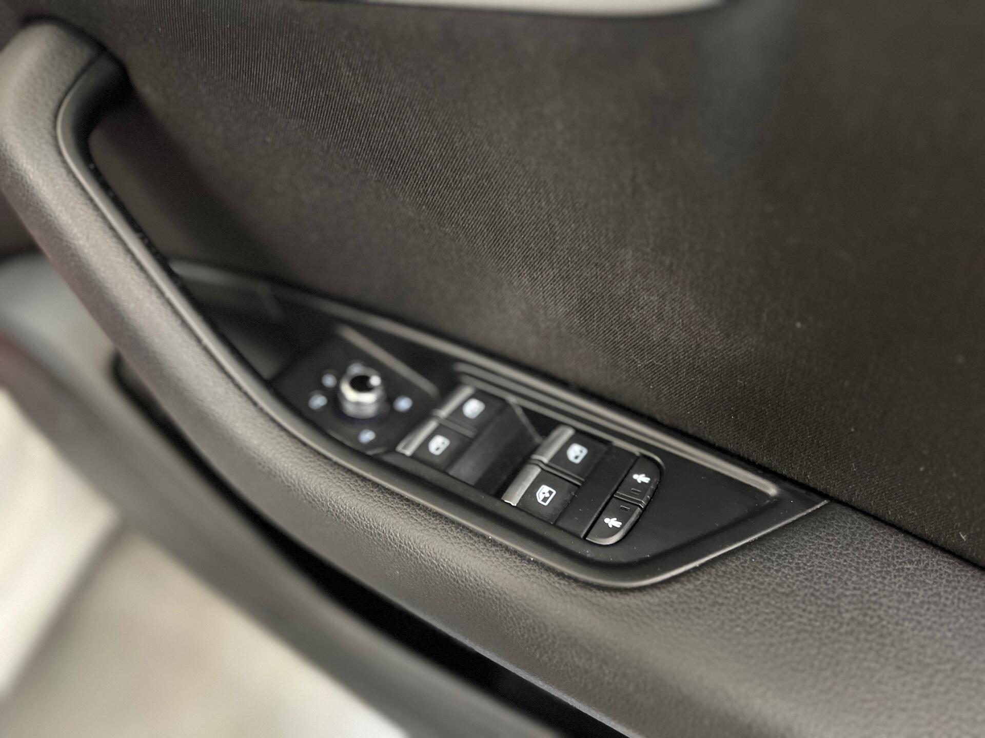 2016 Audi A4 - Image 28