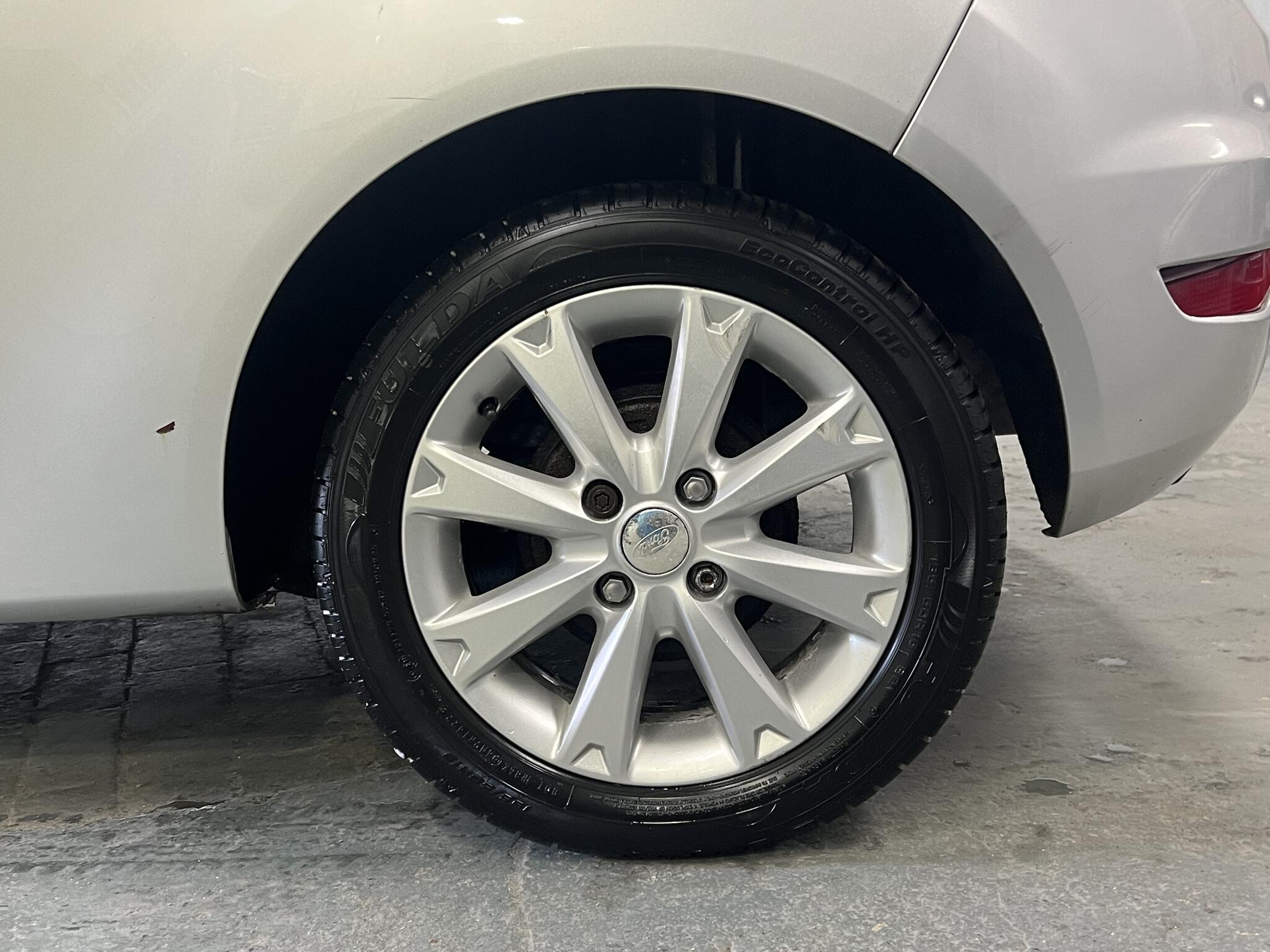 2009 Ford Fiesta - Image 12