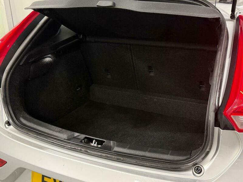 2015 Volvo V40 - Image 40