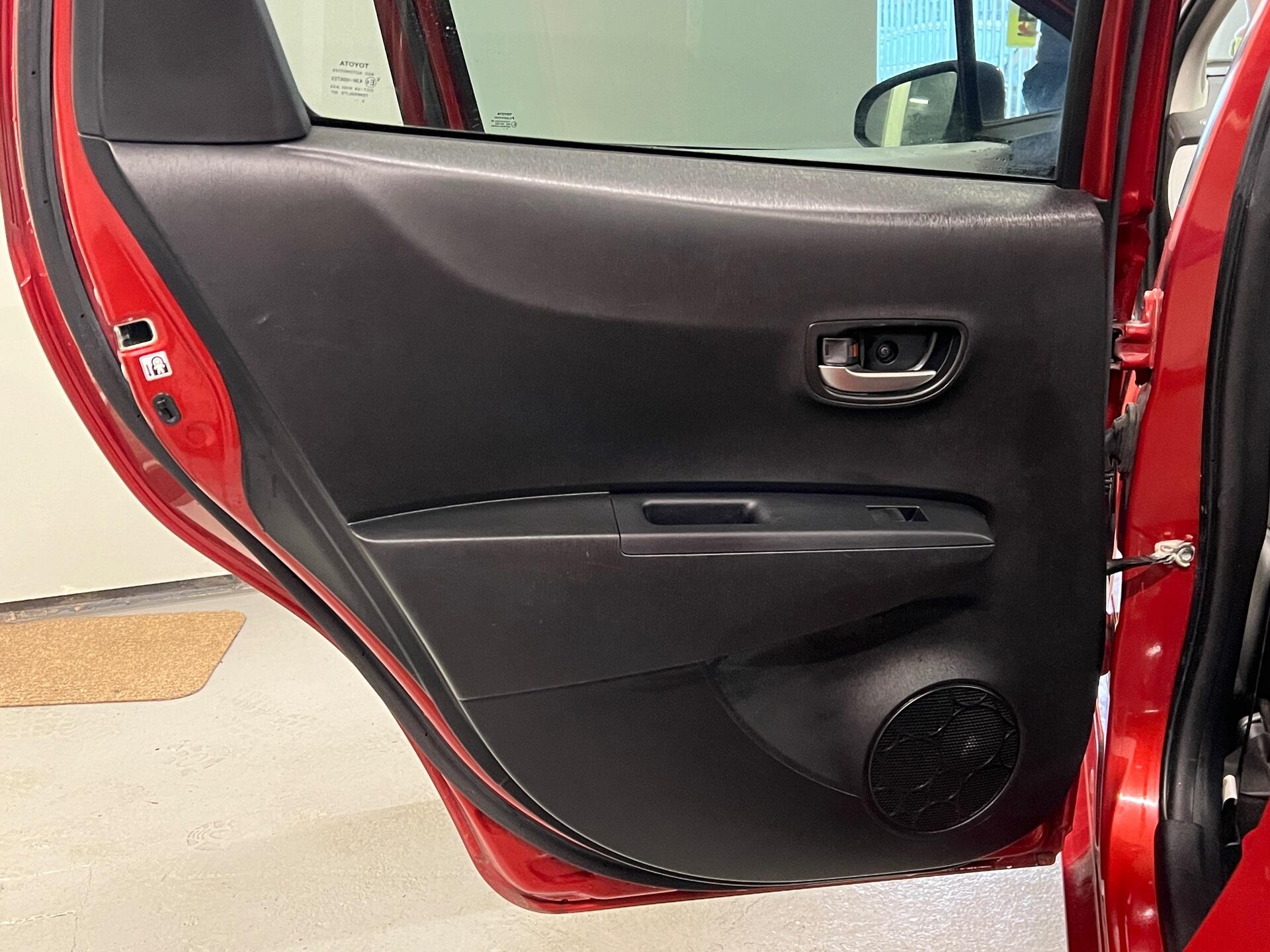 2014 Toyota Yaris - Image 47