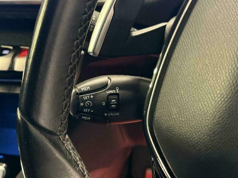 2017 Peugeot 3008 - Image 30